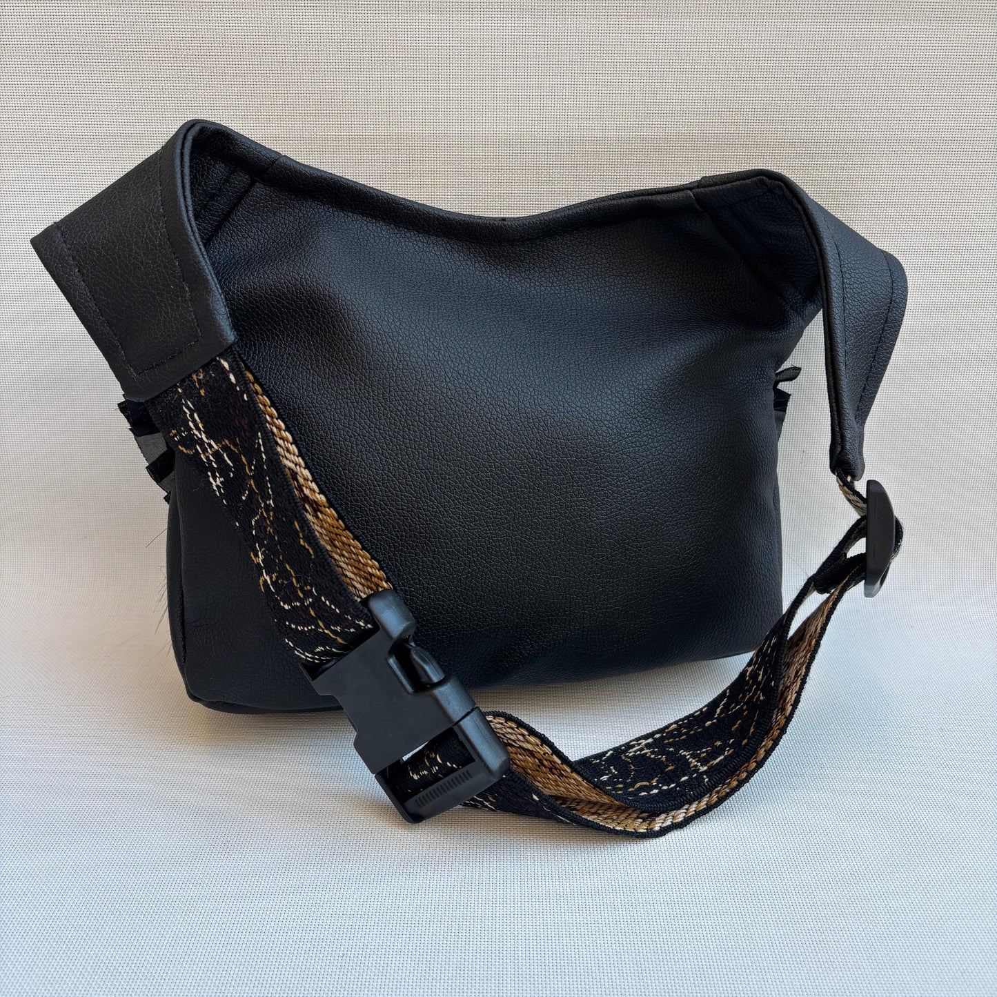 Riñonera "Súper Elegant Luxury Soft Feline Top" · Polipiel · Pieza Única Núm. 18277