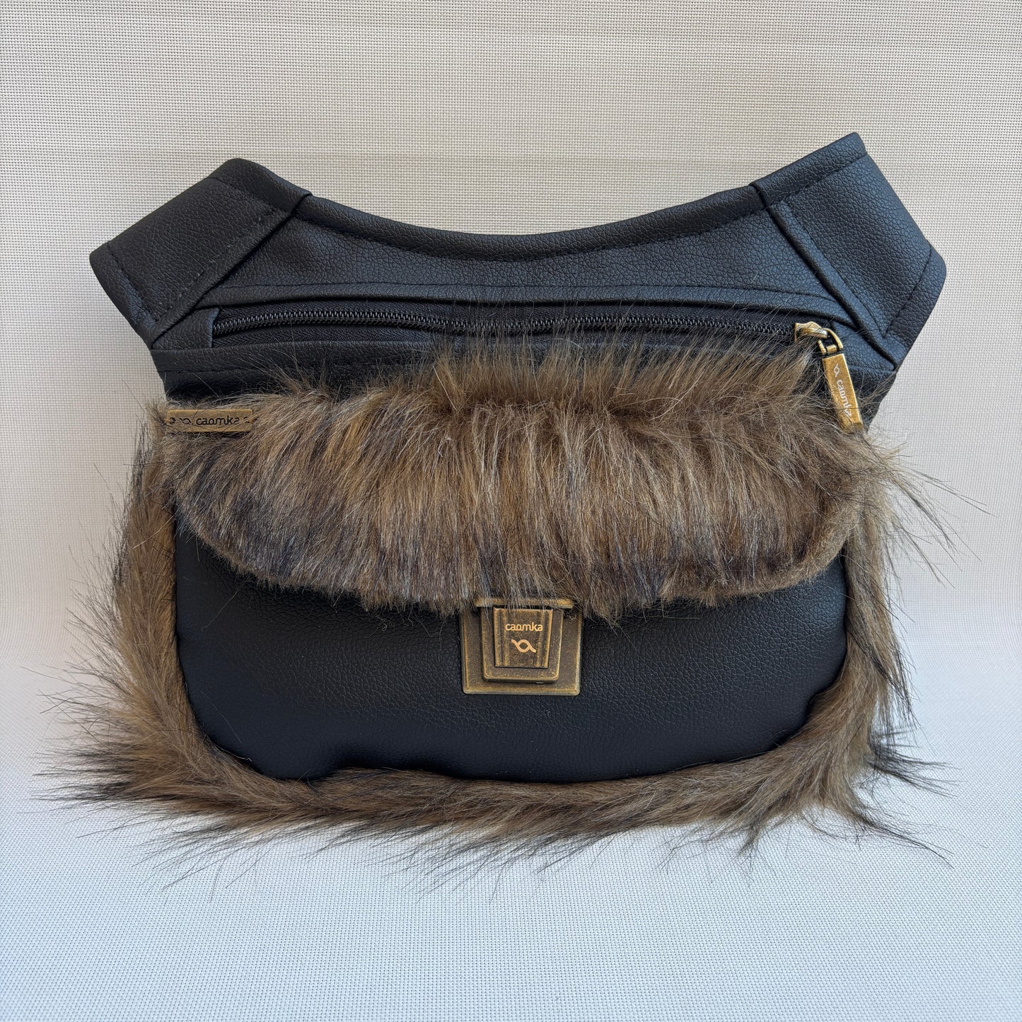 Riñonera "Special Elegant Fur" · Polipiel + Bolsillo trasero · Pieza Única Núm. 18276