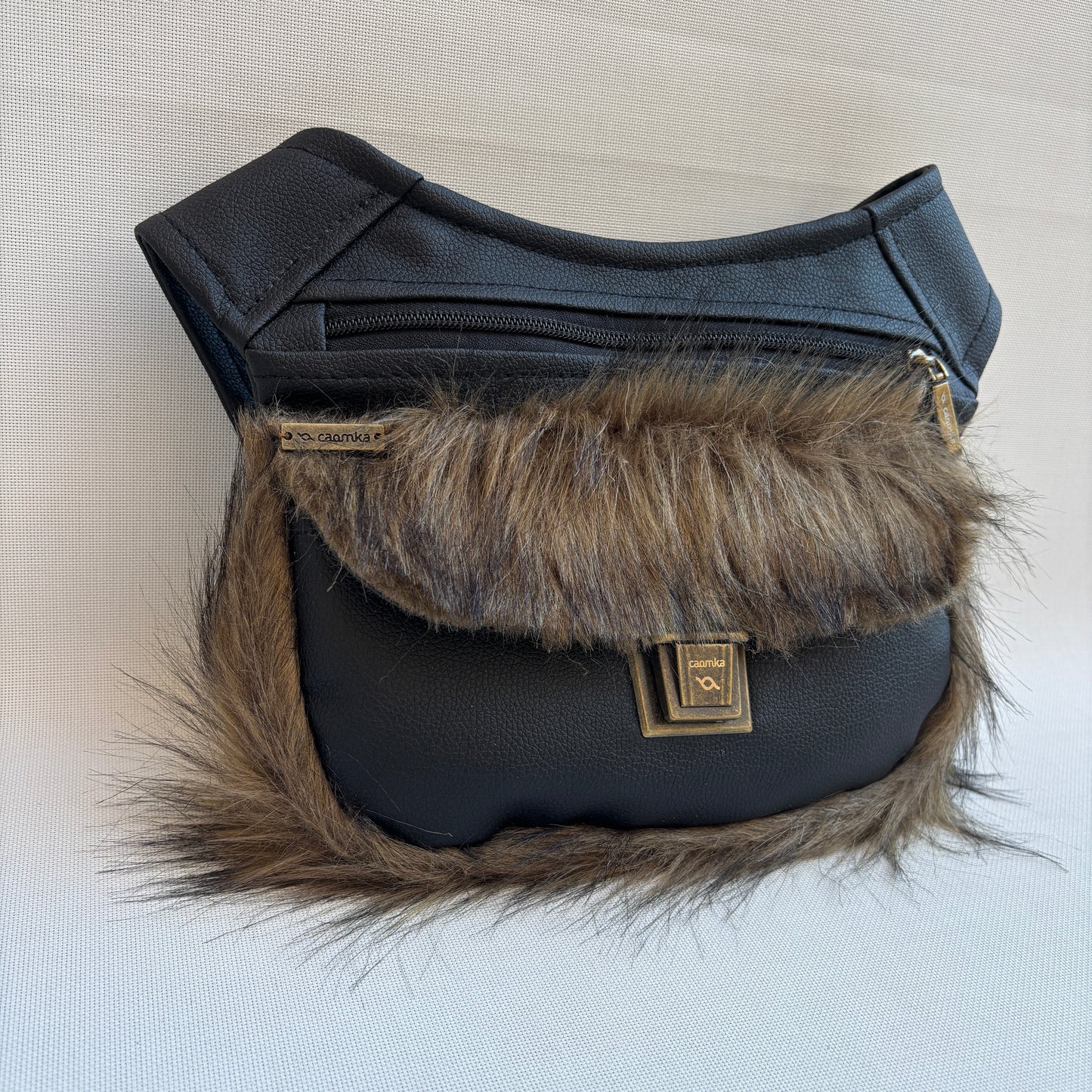 Riñonera "Special Elegant Fur" · Polipiel + Bolsillo trasero · Pieza Única Núm. 18276