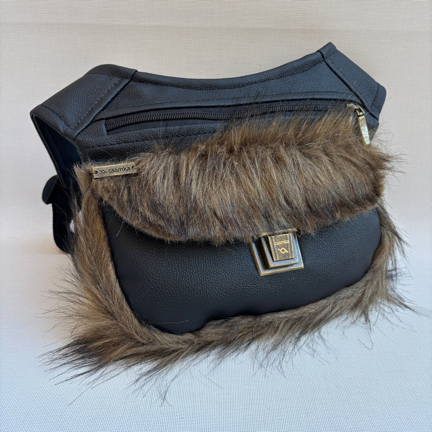 Riñonera "Special Elegant Fur" · Polipiel + Bolsillo trasero · Pieza Única Núm. 18276