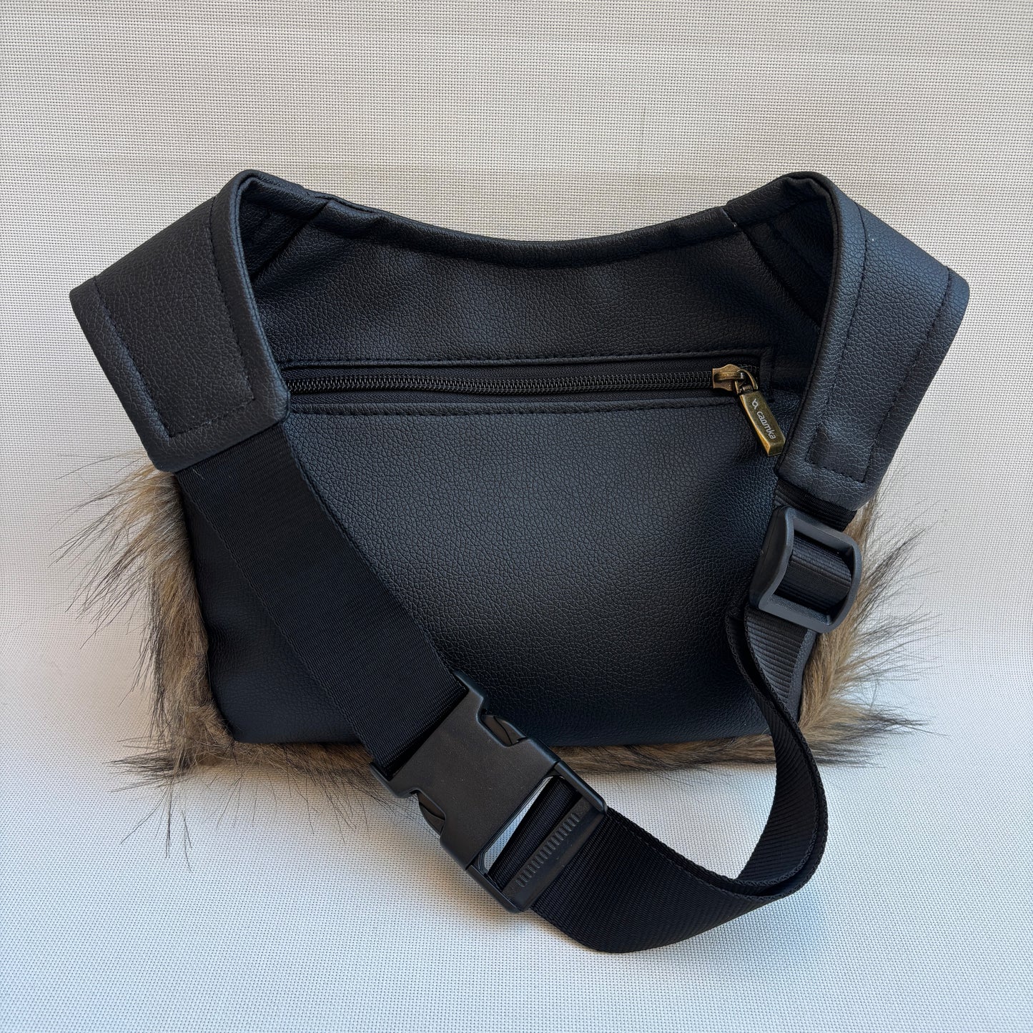 Riñonera "Special Elegant Fur" · Polipiel + Bolsillo trasero · Pieza Única Núm. 18276