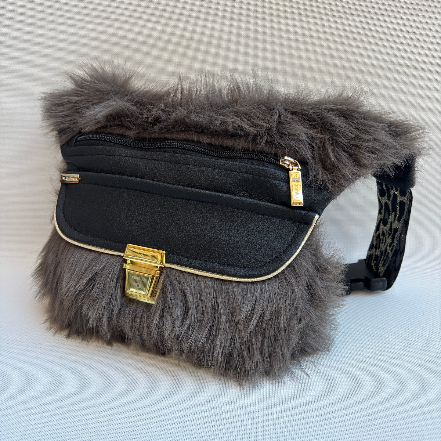 Riñonera "Súper Elegant Luxury Feline Soft Touch Top" · Polipiel · Pieza Única Núm. 18279