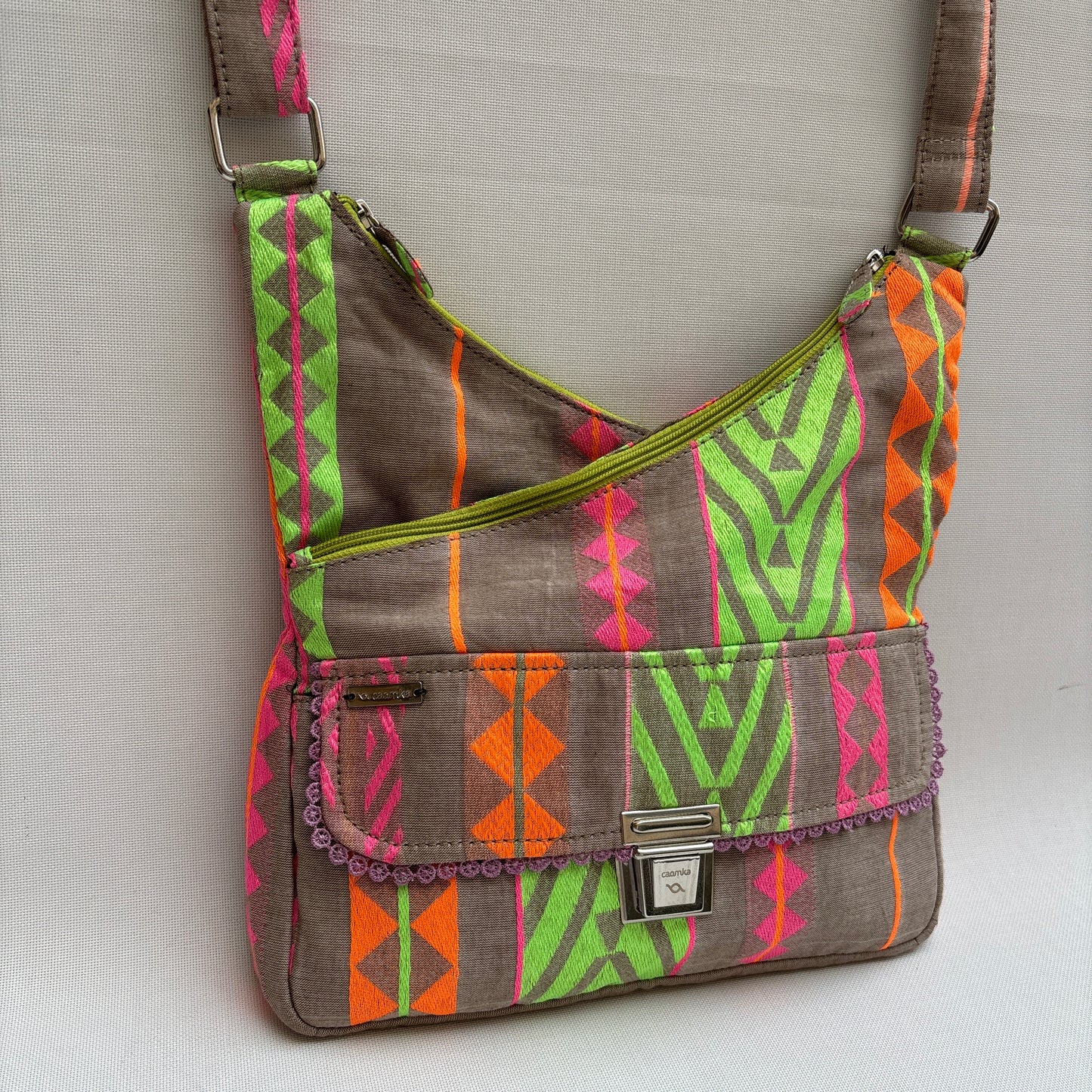 Bolso Bandolera Súper Caomka "Neon Safari" · Pieza Única Núm. 19050