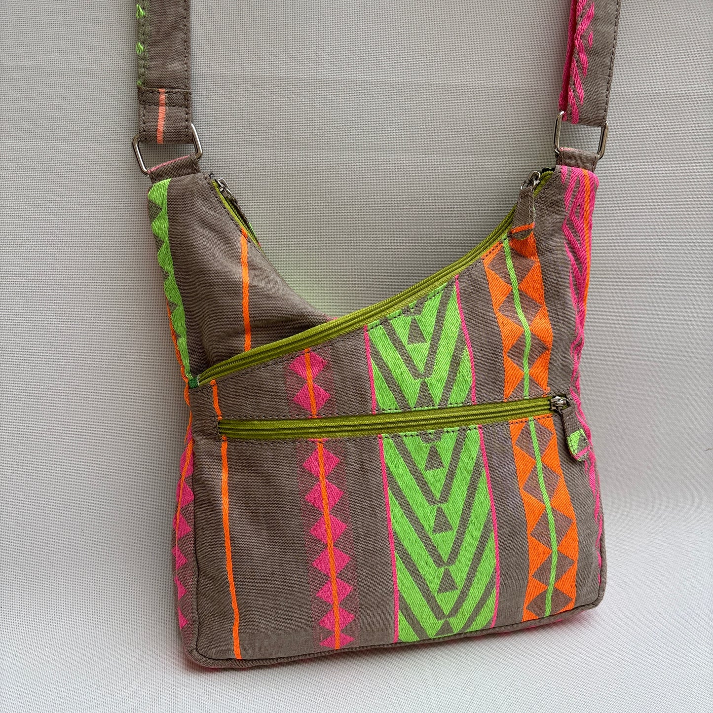 Bolso Bandolera Súper Caomka "Neon Safari" · Pieza Única Núm. 19050