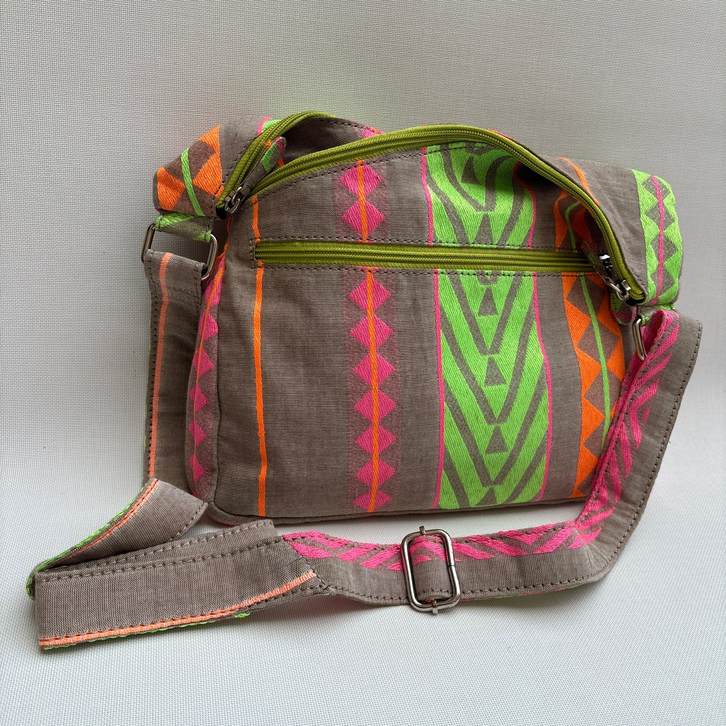 Bolso Bandolera Súper Caomka "Neon Safari" · Pieza Única Núm. 19050