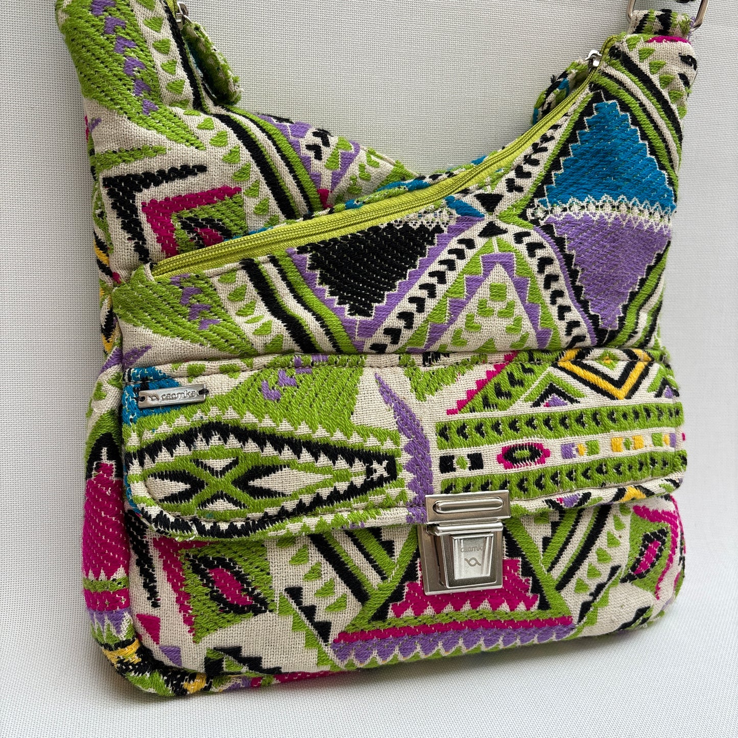 Bolso Bandolera Súper Caomka "Tribal Fresh”" · Pieza Única Núm. 19051