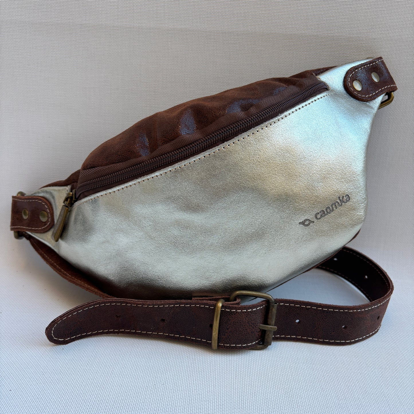Riñonera "Premium Retro Chic Golden Brown" · Piel / Cuero · Pieza Exclusiva Núm. 18290