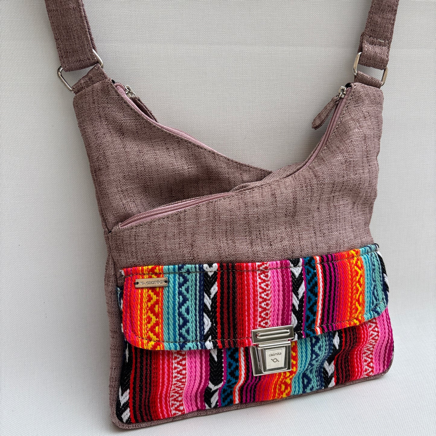 Bolso Bandolera Súper Caomka "Rosa Tribal Glow" · Pieza Única Núm. 19053