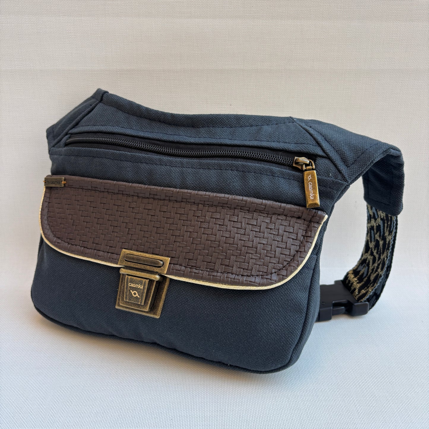 Riñonera "Elegant Suiza Top" · Pieza Única Núm. 18335