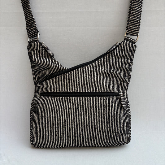 Bolso Bandolera Súper Caomka "Black Minimal Texture" · Pieza Única Núm. 19054