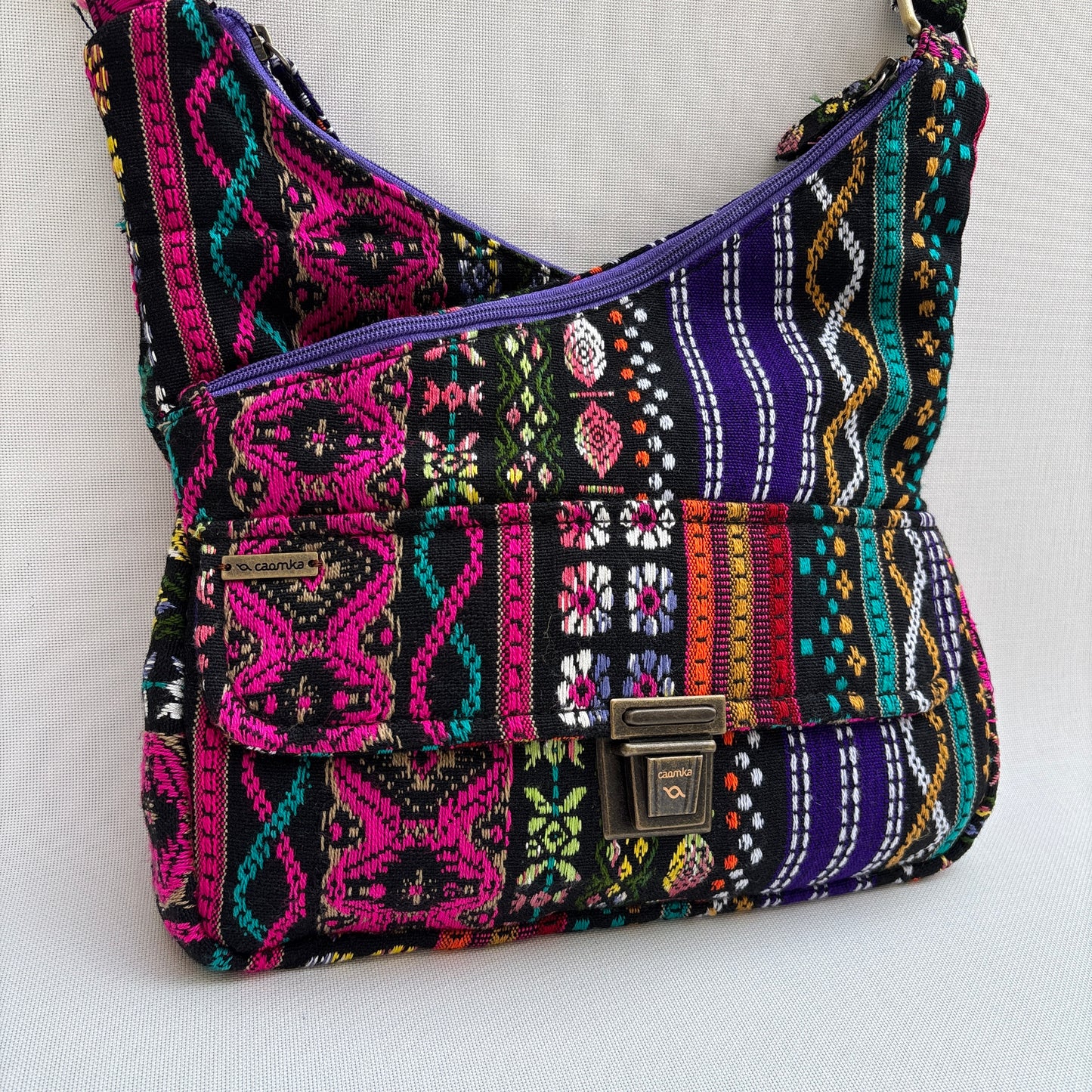 Bolso Bandolera Súper Caomka "Midnight Tribal Glow" · Pieza Única Núm. 19055