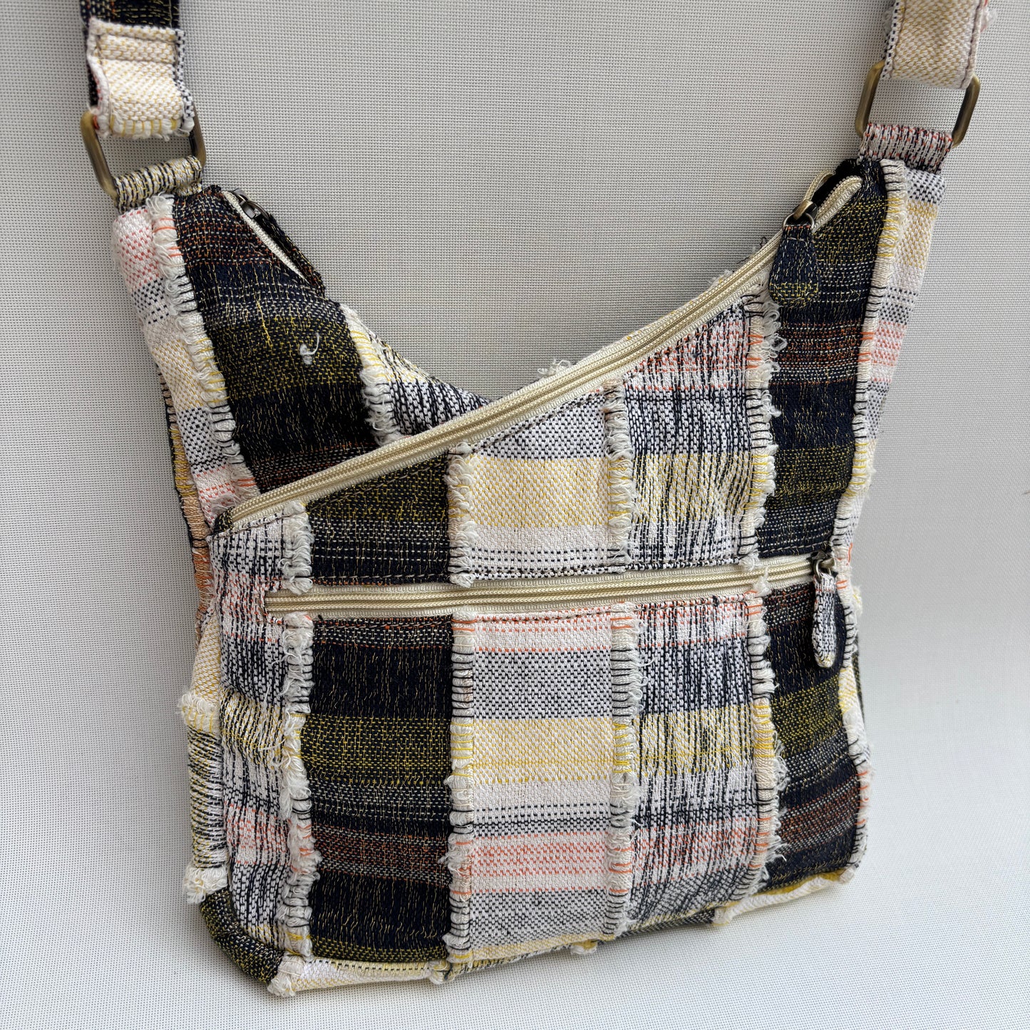 Bolso Bandolera Súper Caomka "Golden Patchwork Light" · Pieza Única Núm. 19057