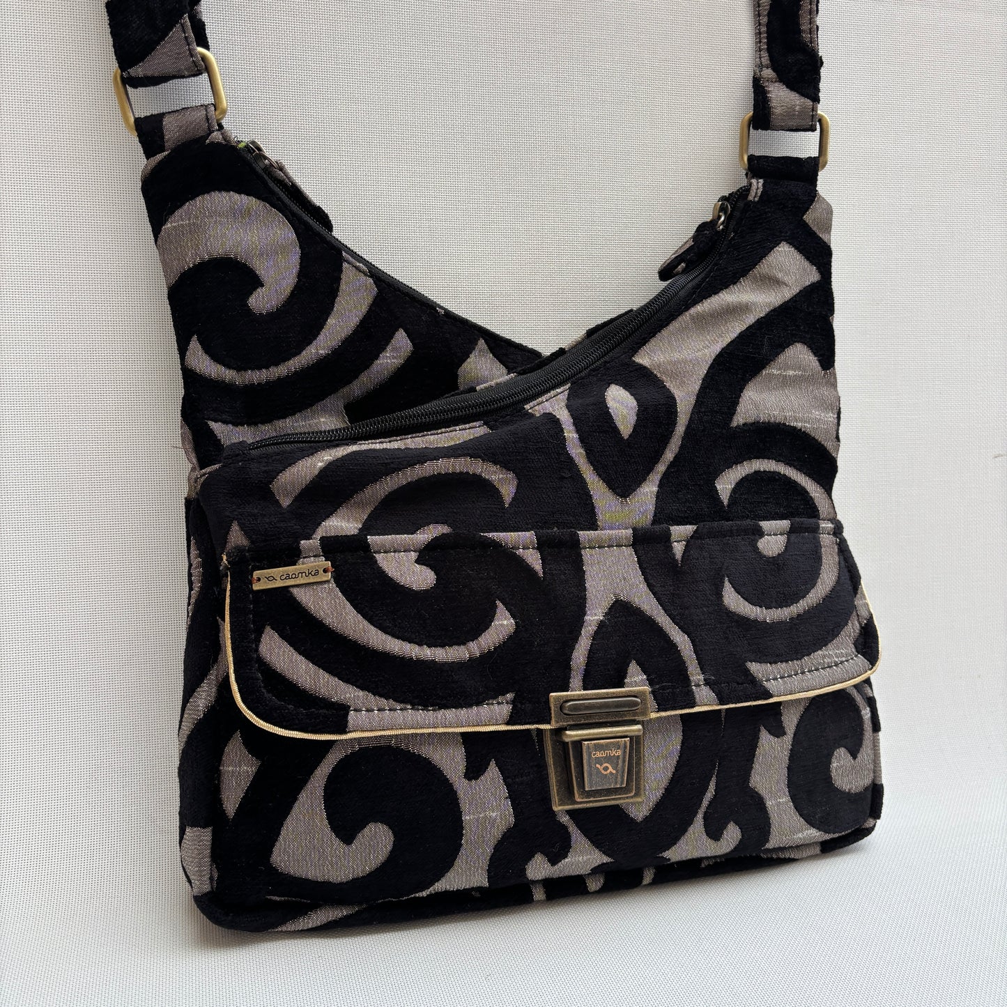 Bolso Bandolera Súper Caomka "Noir Baroque" · Pieza Única Núm. 19060