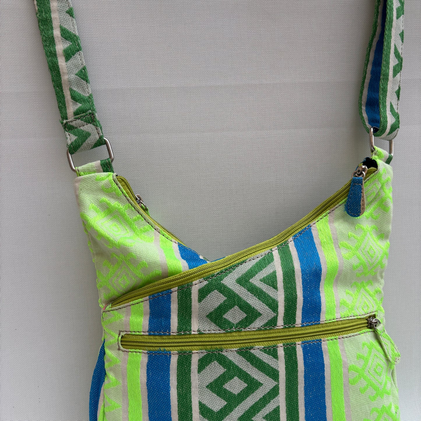 Bolso Bandolera Súper Caomka "Green Electric" · Pieza Única Núm. 19047