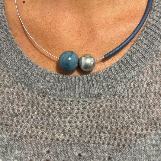 Conjunto con perlas de vidrio de Murano MAREA NORD · Jolly Venezia × Caomka. Color AZUL ACERO