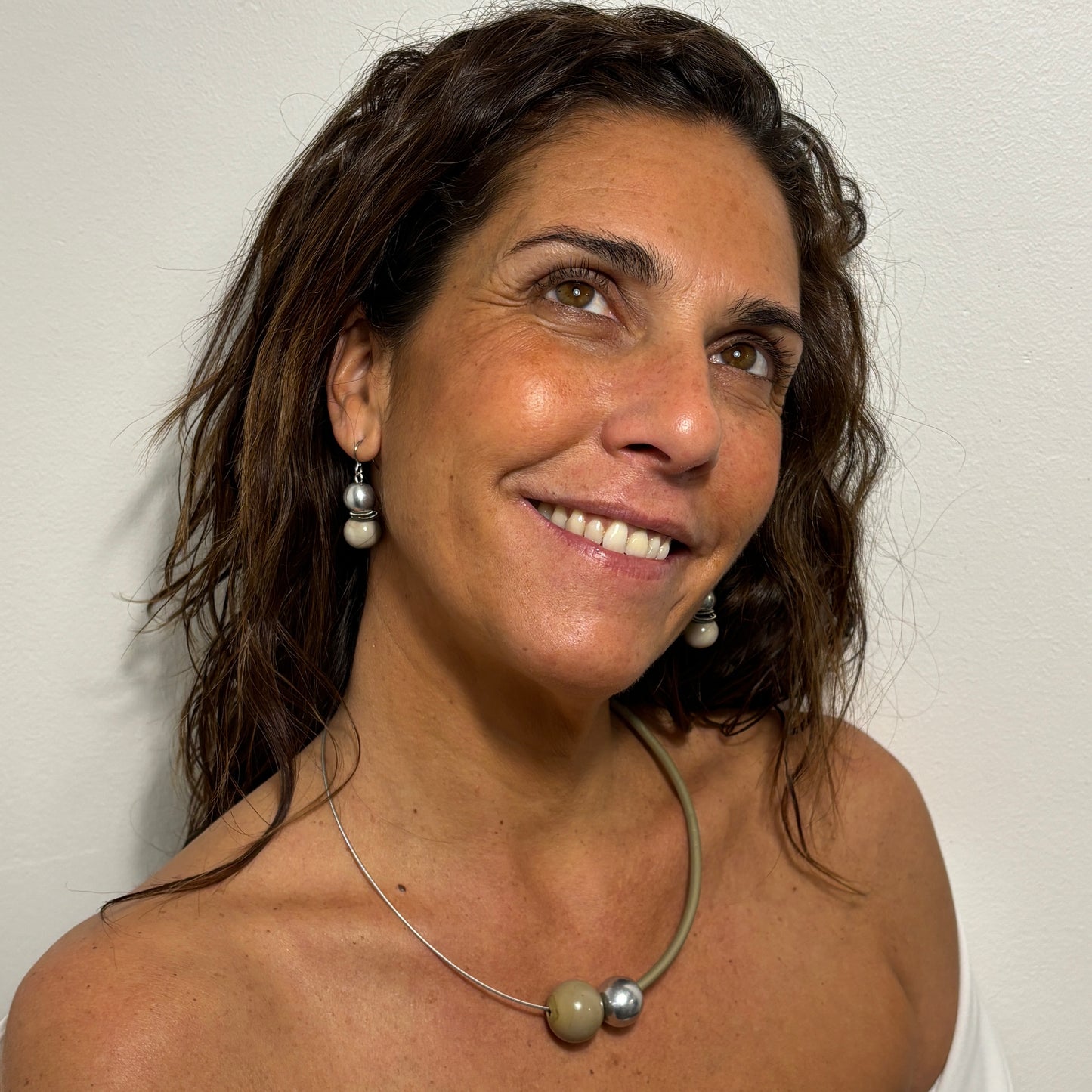 Conjunto con perlas de vidrio de Murano MAREA NORD · Jolly Venezia × Caomka. Color BEIGE/MARFIL/PLATA