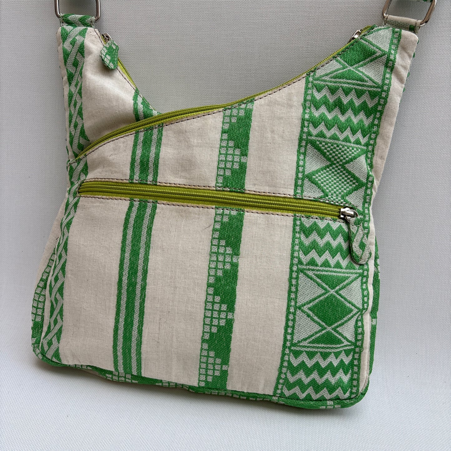 Bolso Bandolera Súper Caomka "Green Nomad Breeze" · Pieza Única Núm. 19039