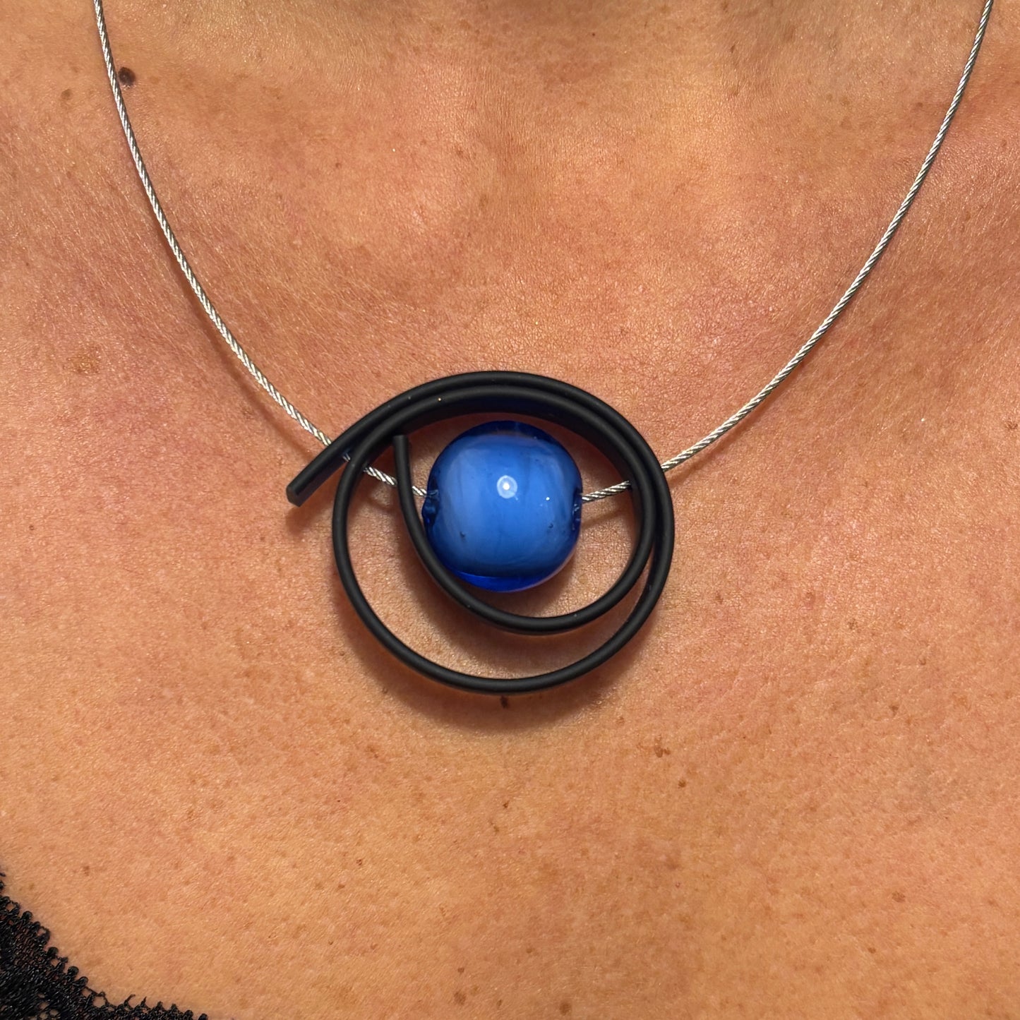 Conjunto con perla de vidrio de Murano SPIRA · Jolly Venezia × Caomka · Color: Azul Laguna