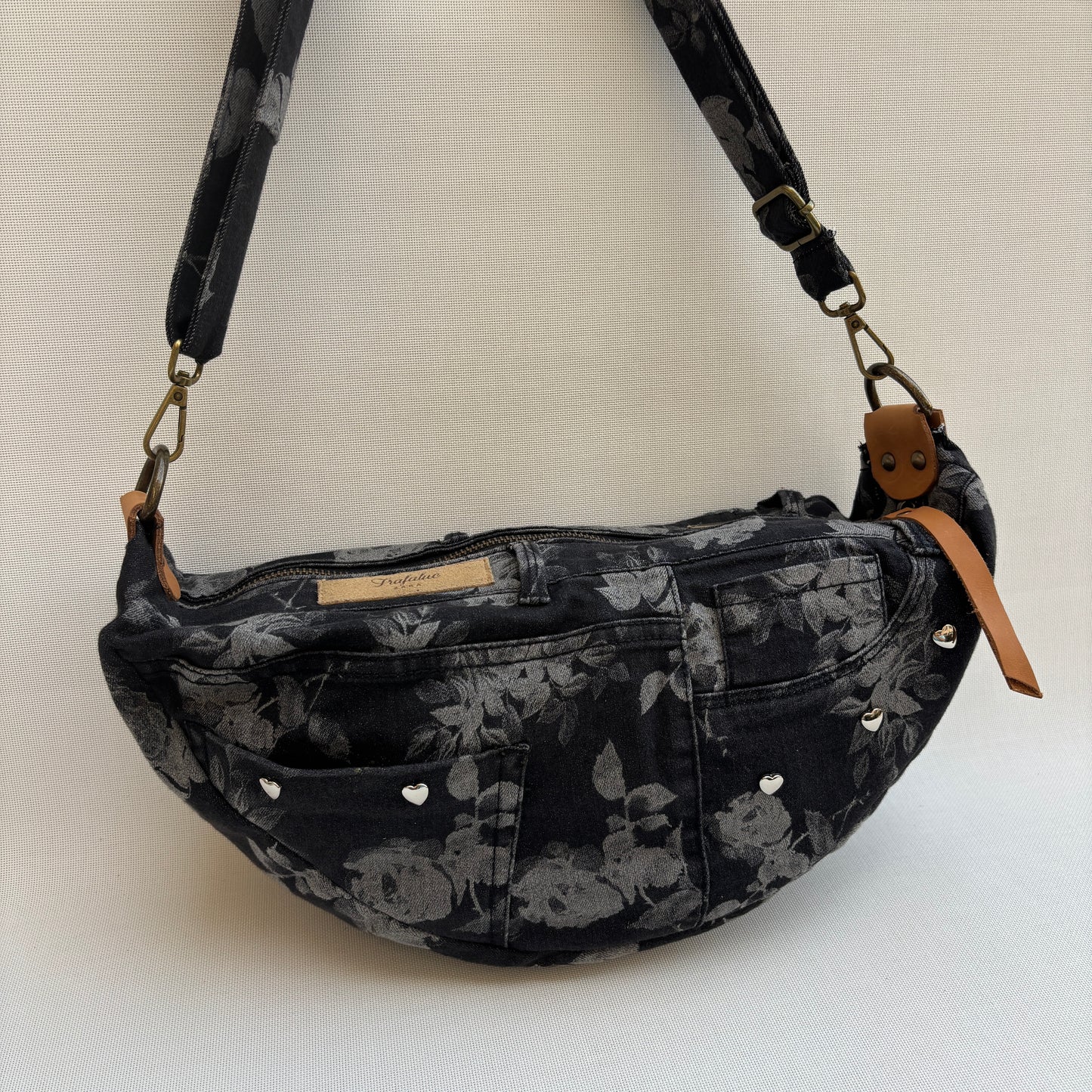 Bolso, bandolera vaquero · Media Luna · ♻️ Jeans Recycled ♻️ · Pieza Única Núm. 17646
