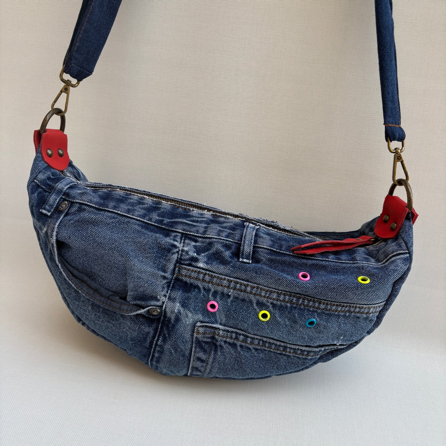 Bolso, bandolera vaquero · Media Luna · ♻️ Jeans Recycled ♻️ · Pieza Única Núm. 17649