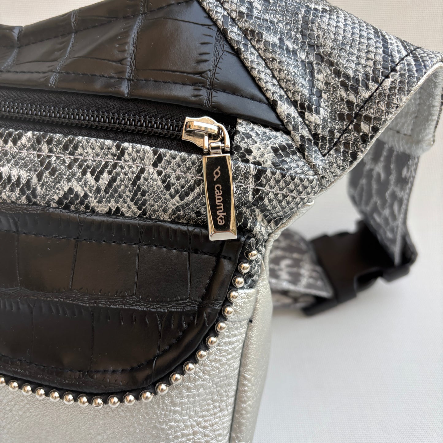 Riñonera "Special Silver & Black Top" · Polipiel · Pieza única Núm. 17686