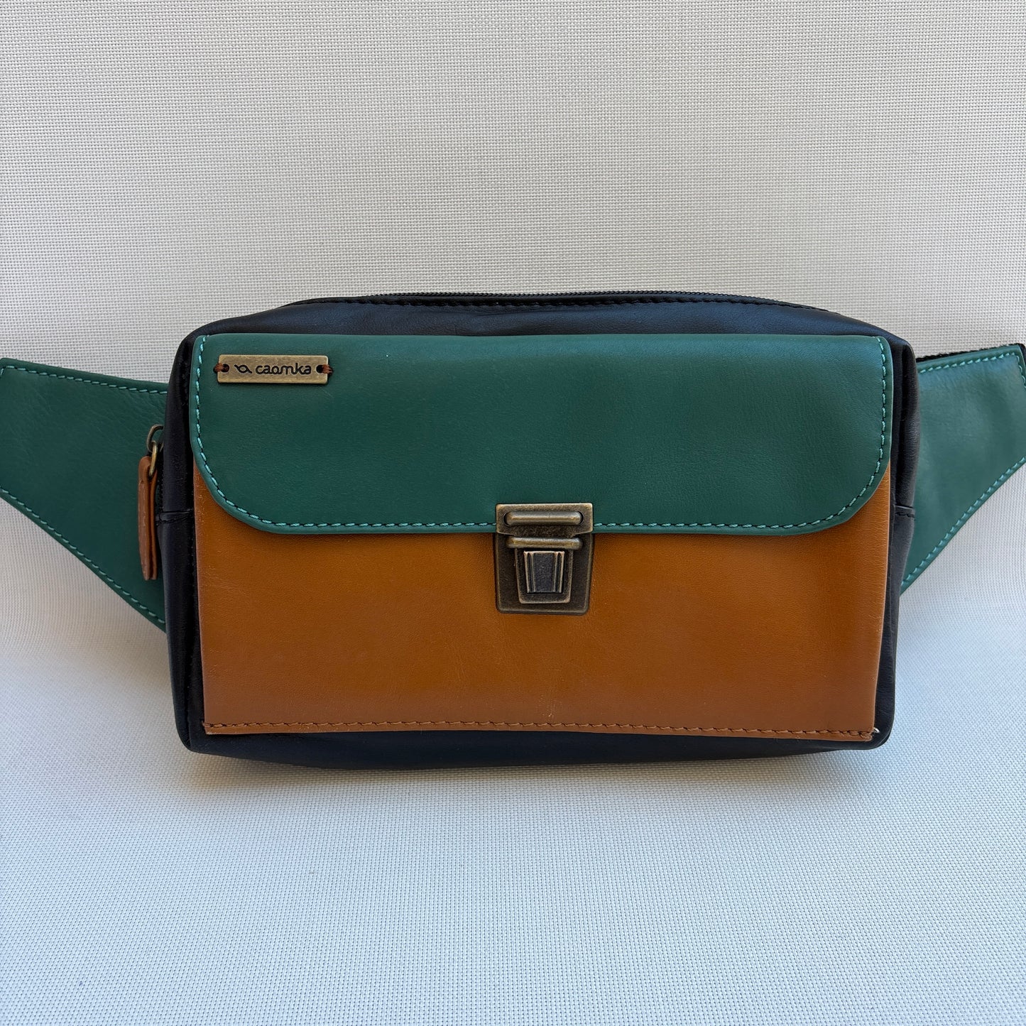 Riñonera Urban "Special Earth" · Piel · Pieza Exclusiva Núm. 19141