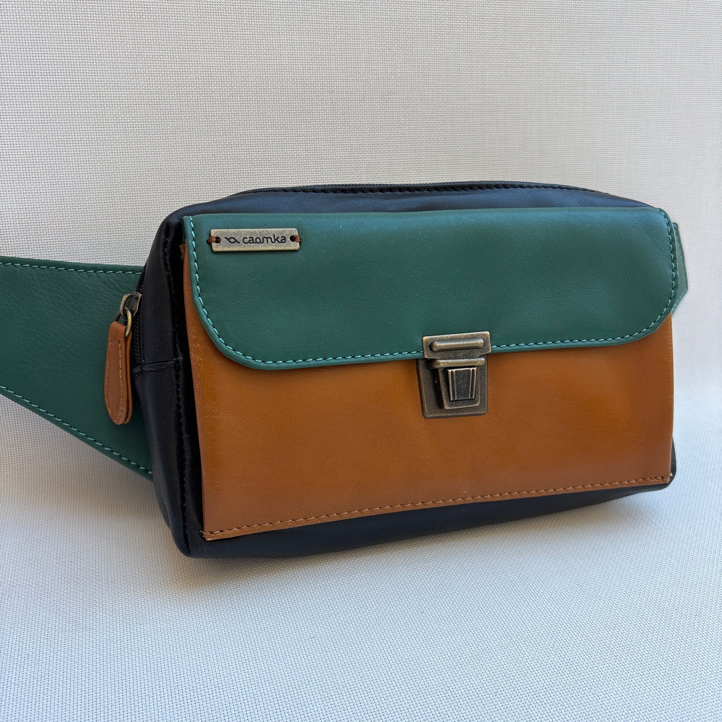 Riñonera Urban "Special Earth" · Piel · Pieza Exclusiva Núm. 19141