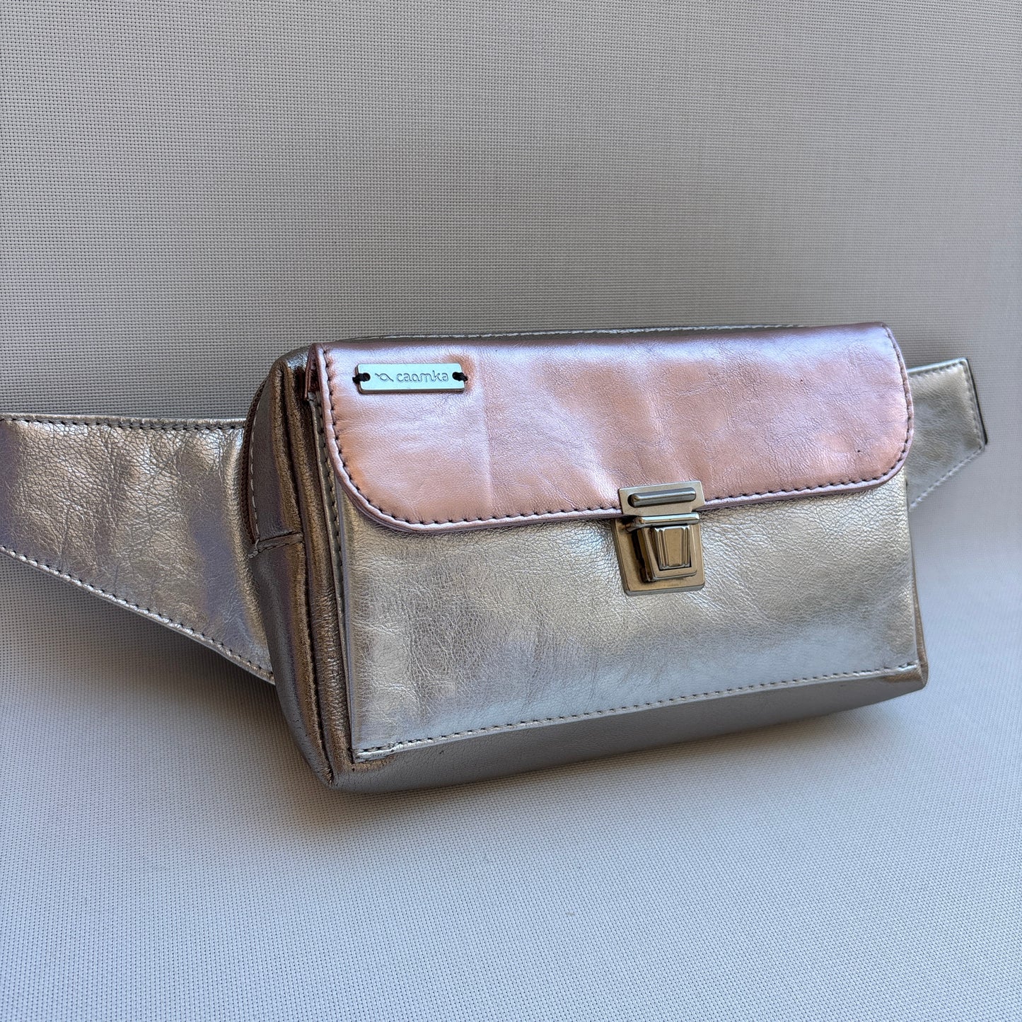 Riñonera Urban "Metal Silver & Pink" · Piel · Pieza Única Núm. 19140