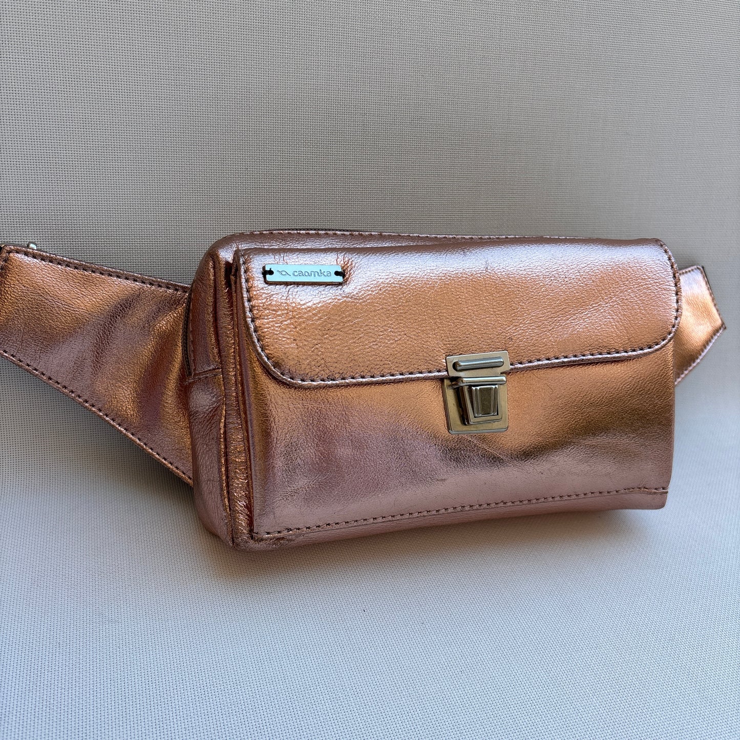 Riñonera Urban "Metal Rosé" · Piel · Pieza Única Núm. 19139