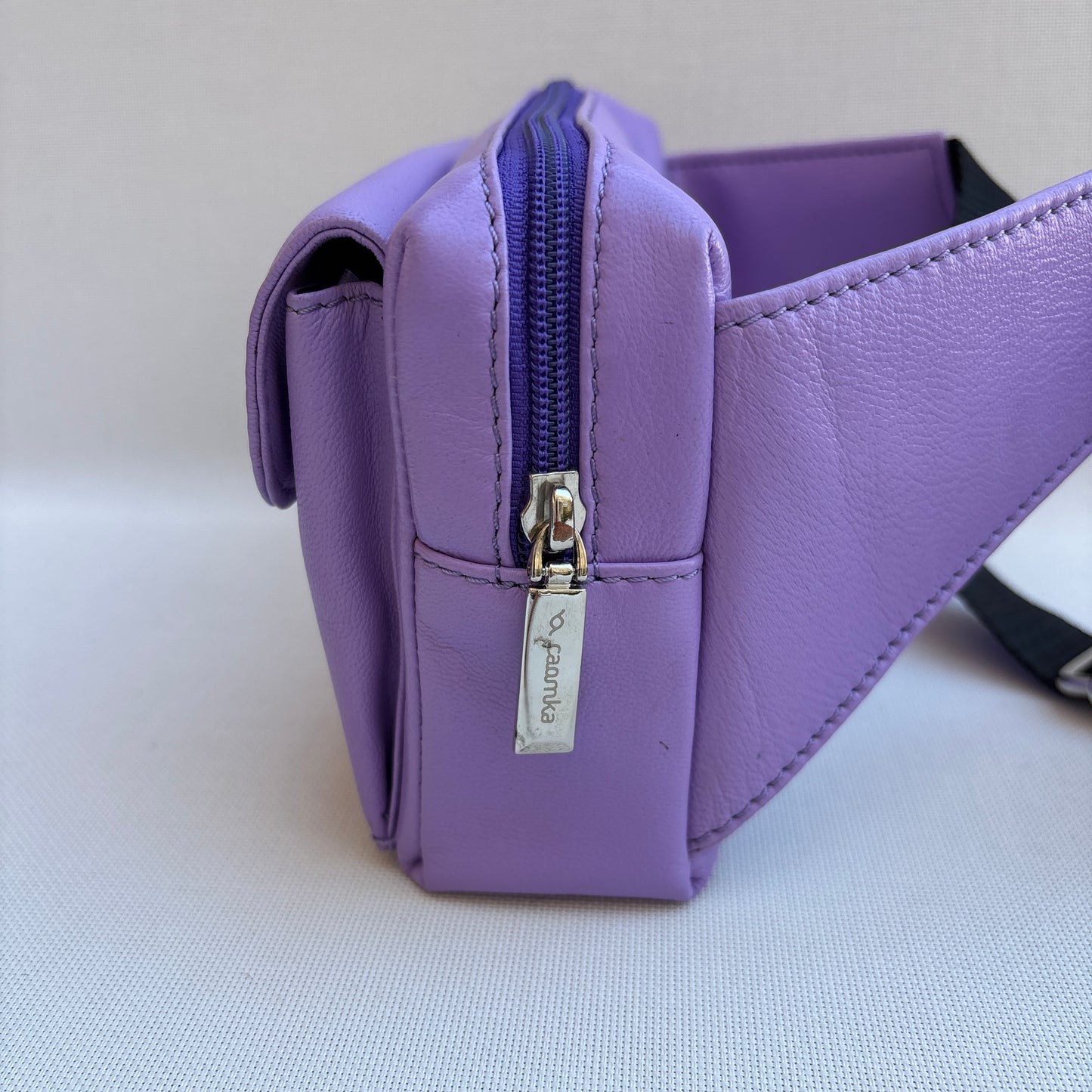 Riñonera Urban Classic · Lavanda · Piel · Pieza Exclusiva Núm. 19136