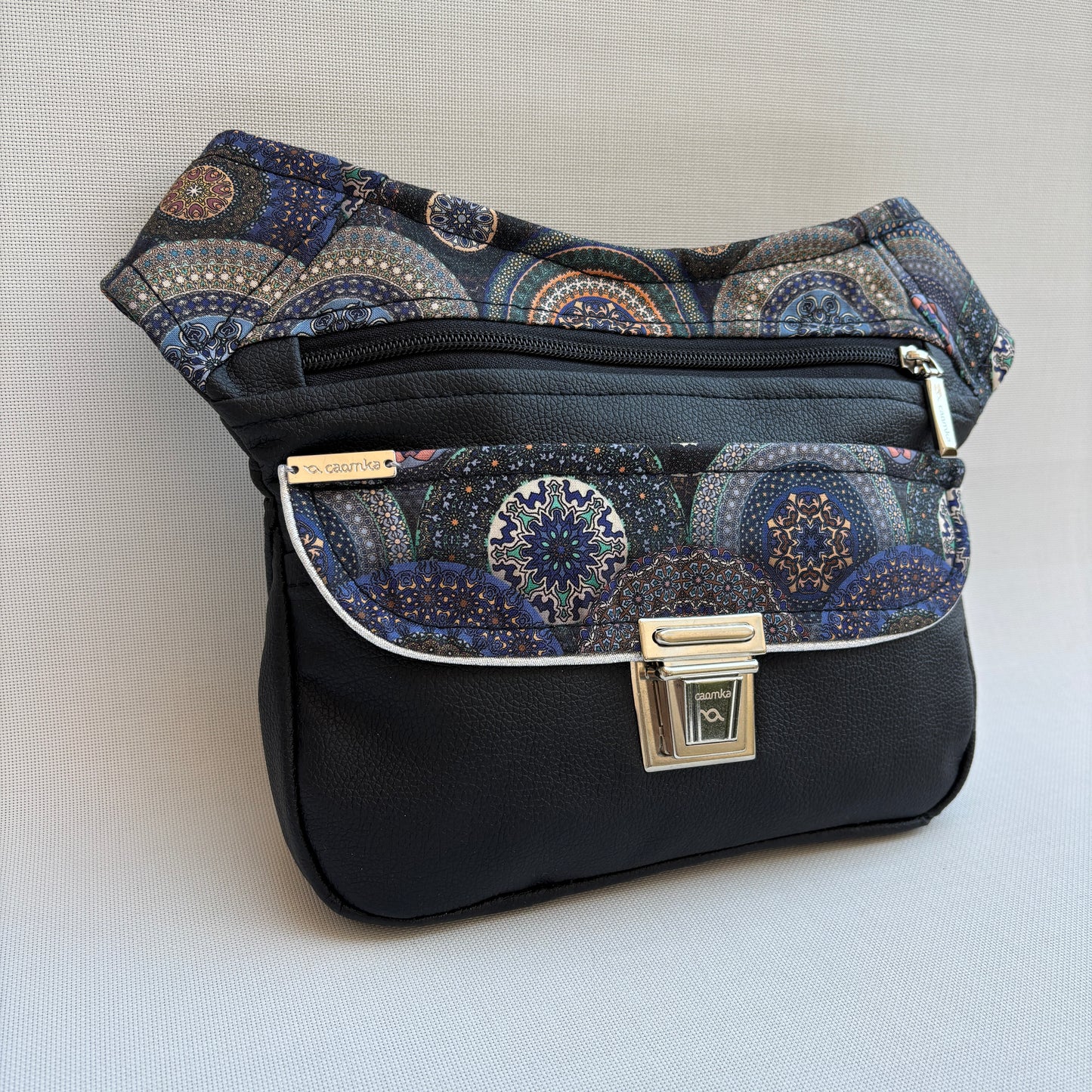 Riñonera "Especial Black Mandalas" · Polipiel · Pieza Única Núm. 18515