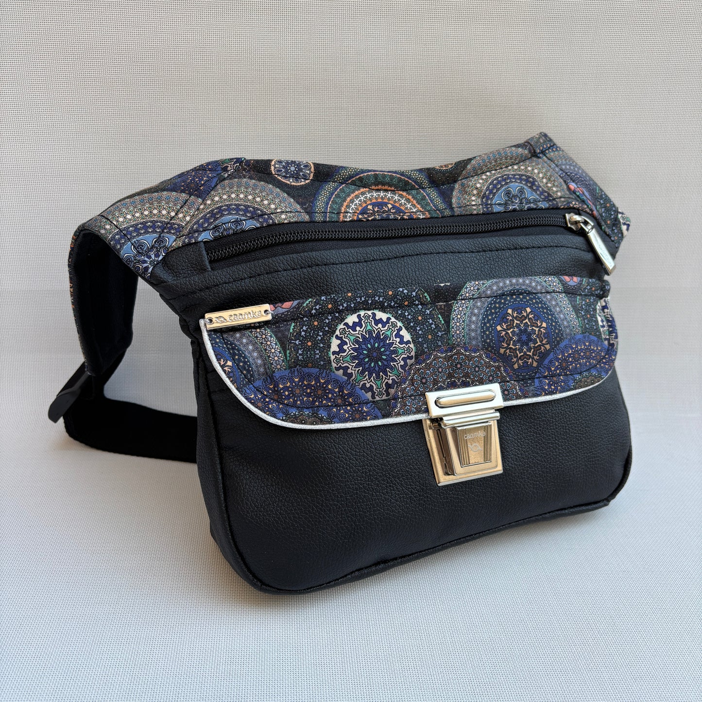 Riñonera "Especial Black Mandalas" · Polipiel · Pieza Única Núm. 18515