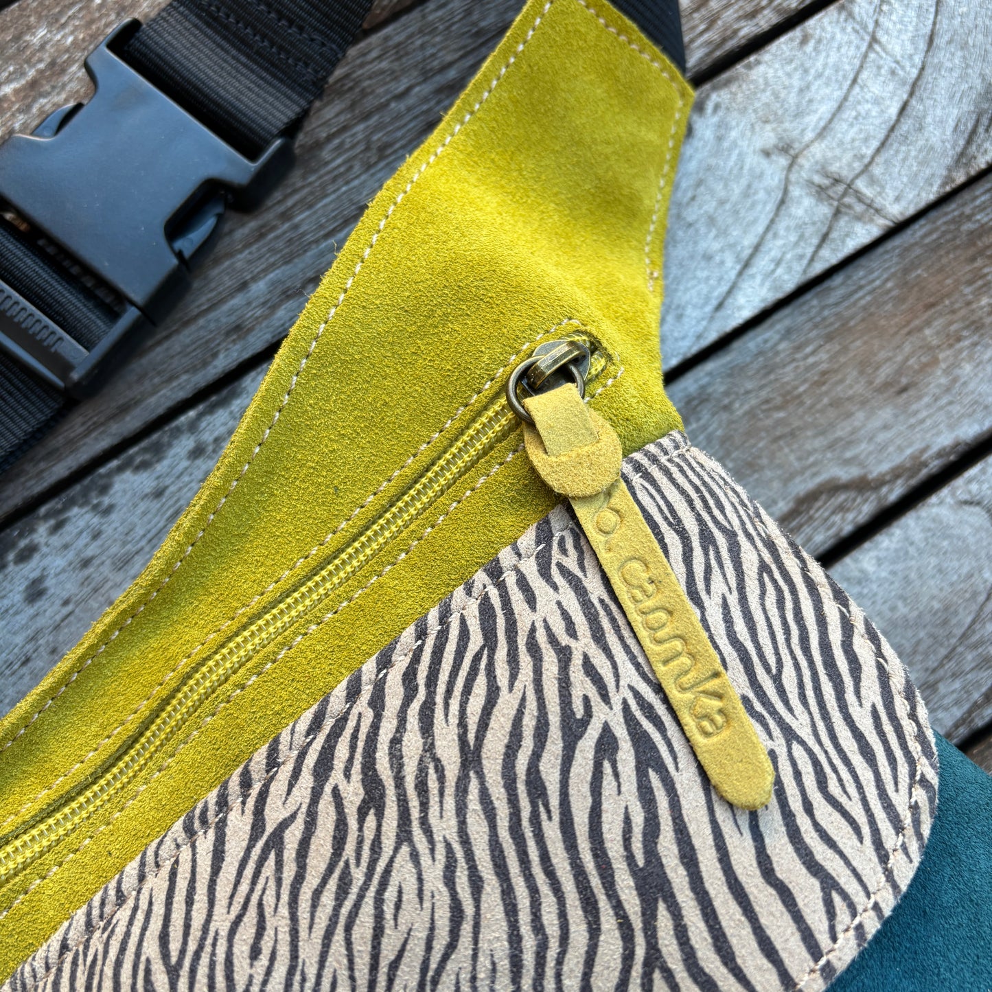 Riñonera "Fantasy Zebra" · Piel natural de serraje · Pieza Exclusiva Núm. 16855