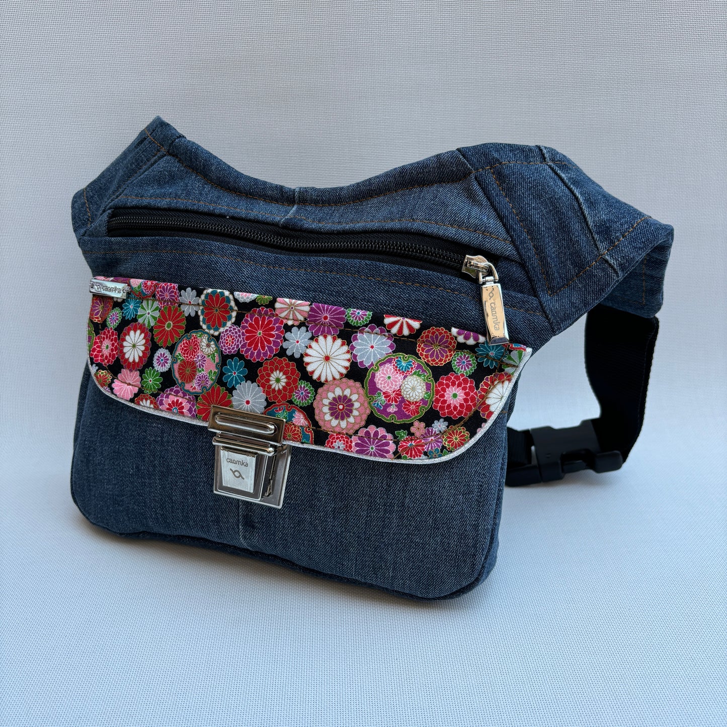 Japanese Flowers ♻️ Jeans Recycled ♻️ · Pieza Única Núm. 16056