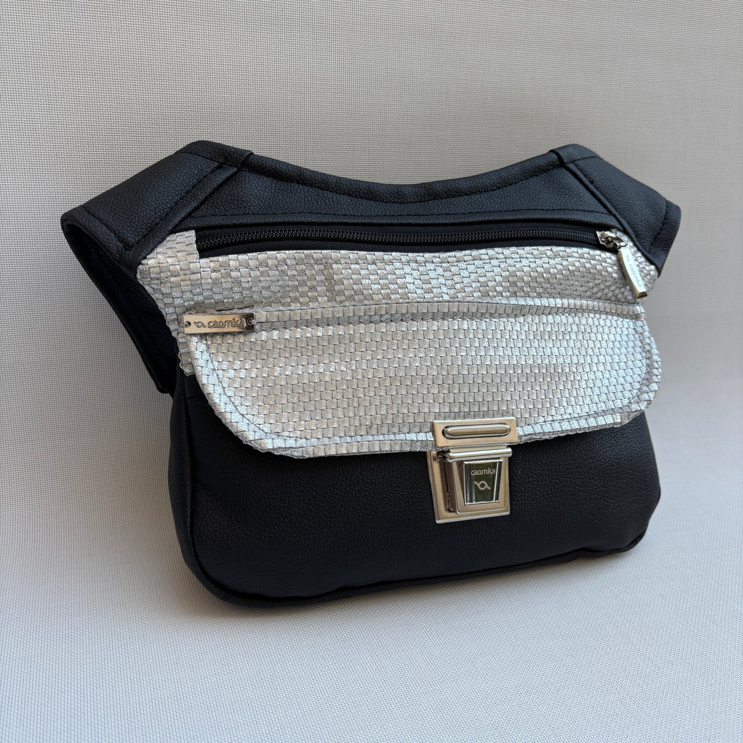 Riñonera "Special Black & Silver" · Polipiel · Pieza Única Núm. 18560