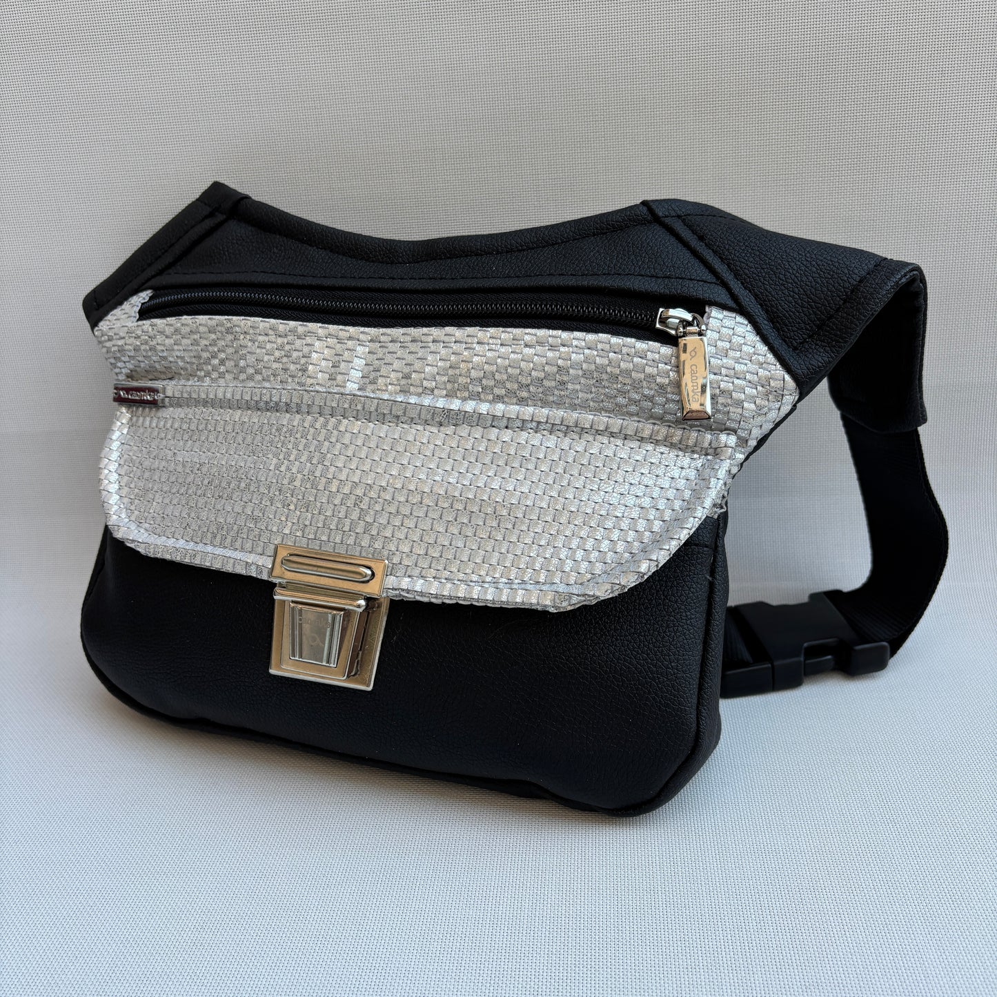 Riñonera "Special Black & Silver" · Polipiel · Pieza Única Núm. 18560