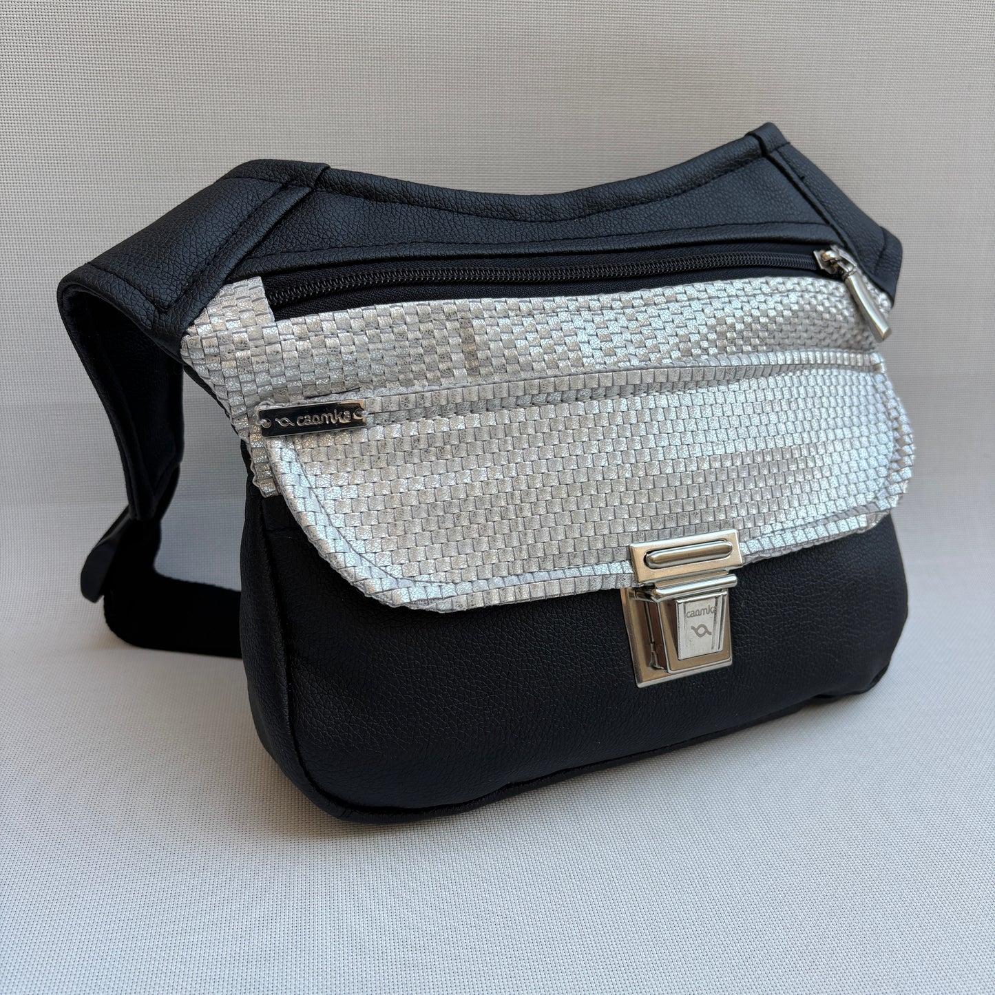 Riñonera "Special Black & Silver" · Polipiel · Pieza Única Núm. 18560