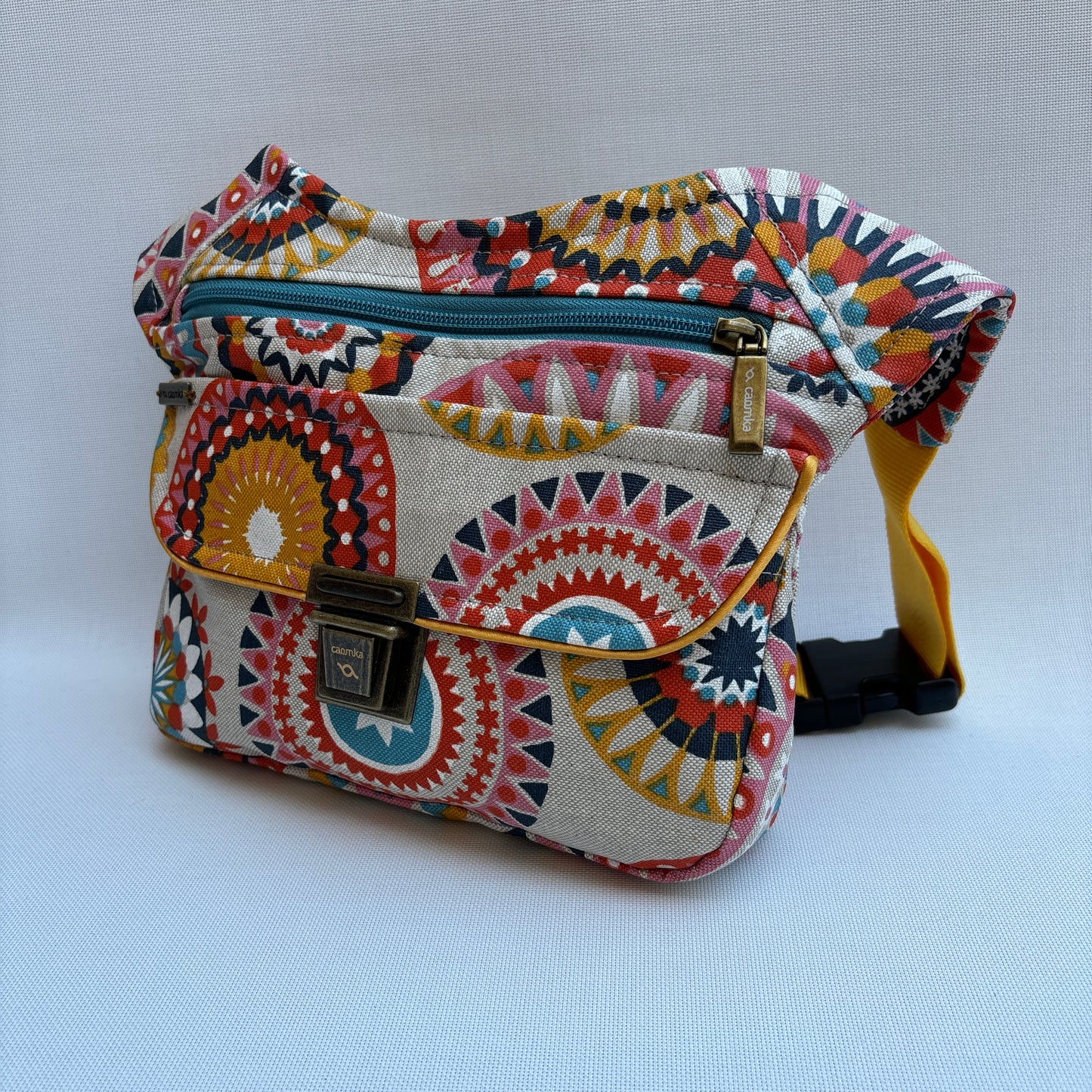 Summer Mandalas · Tela resinada impermeable + Bolsillo trasero extra · Pieza Única Núm. 16093