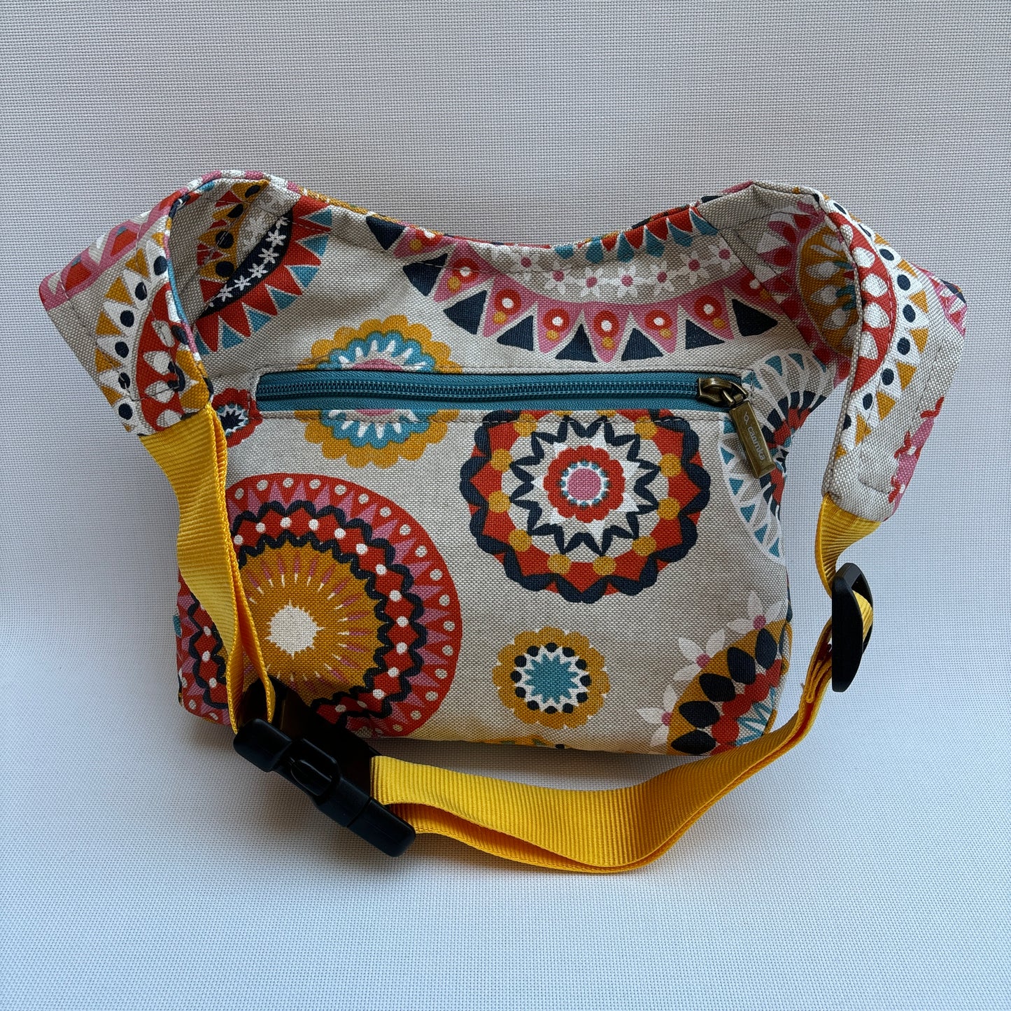 Summer Mandalas · Tela resinada impermeable + Bolsillo trasero extra · Pieza Única Núm. 16093