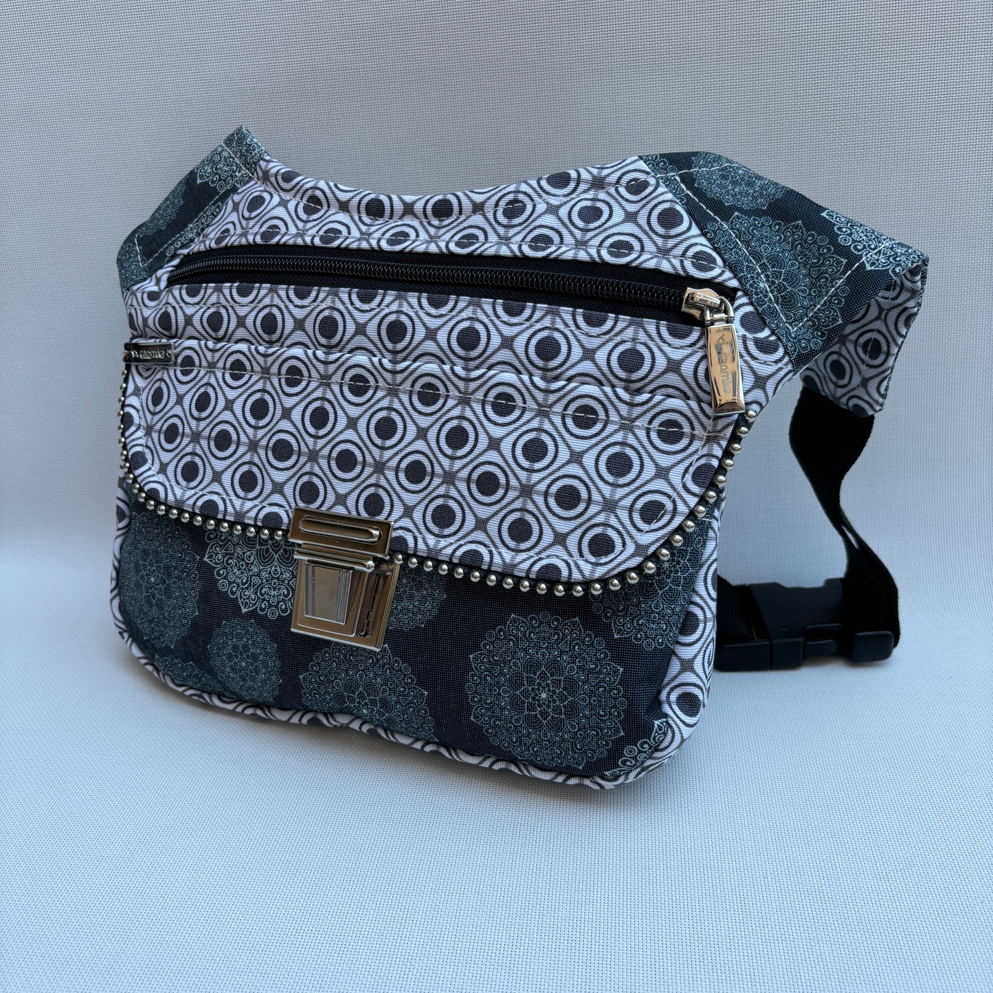 Special Elegant Mandalas + Bolsillo trasero · Impermeable · Pieza Única Núm. 16095