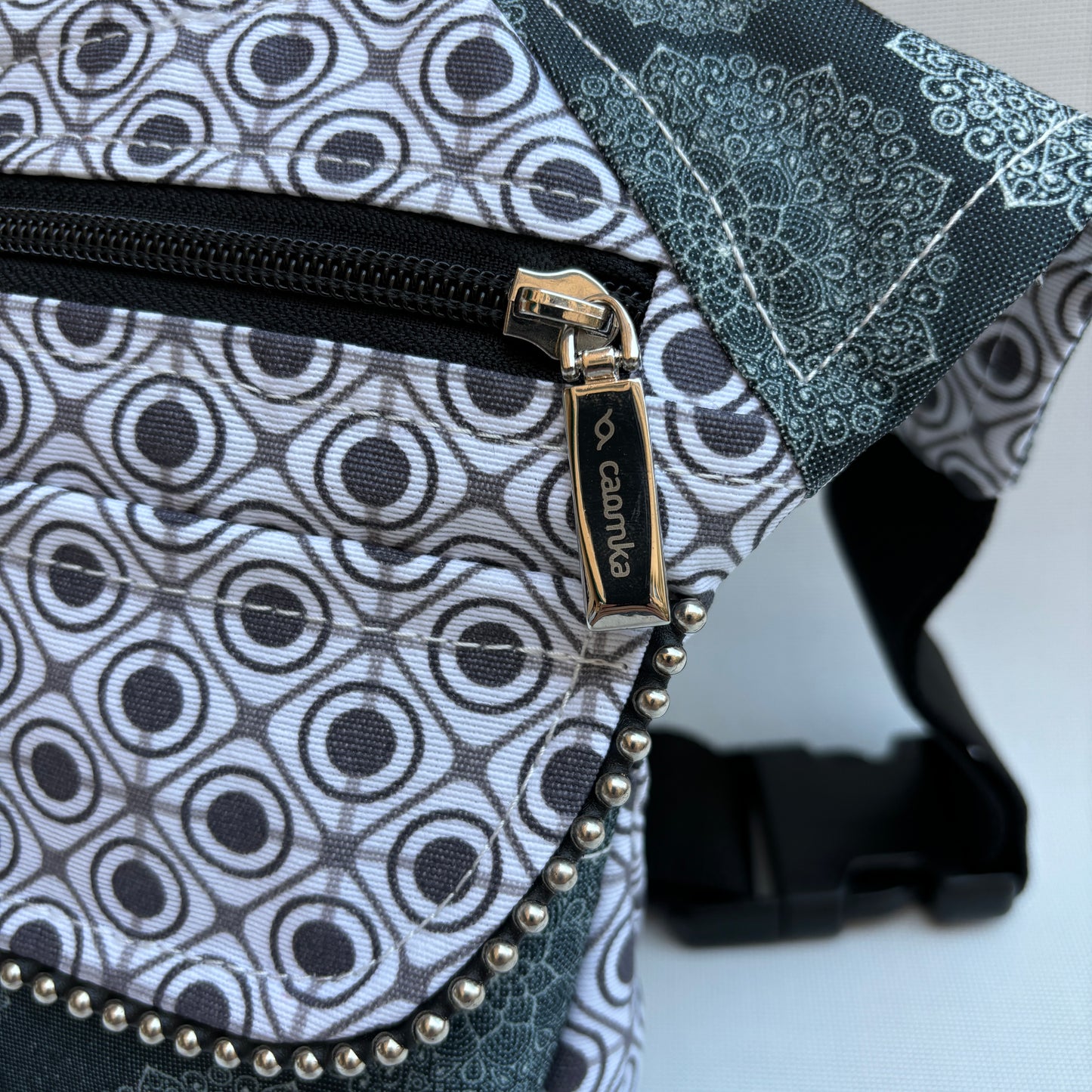 Special Elegant Mandalas + Bolsillo trasero · Impermeable · Pieza Única Núm. 16095