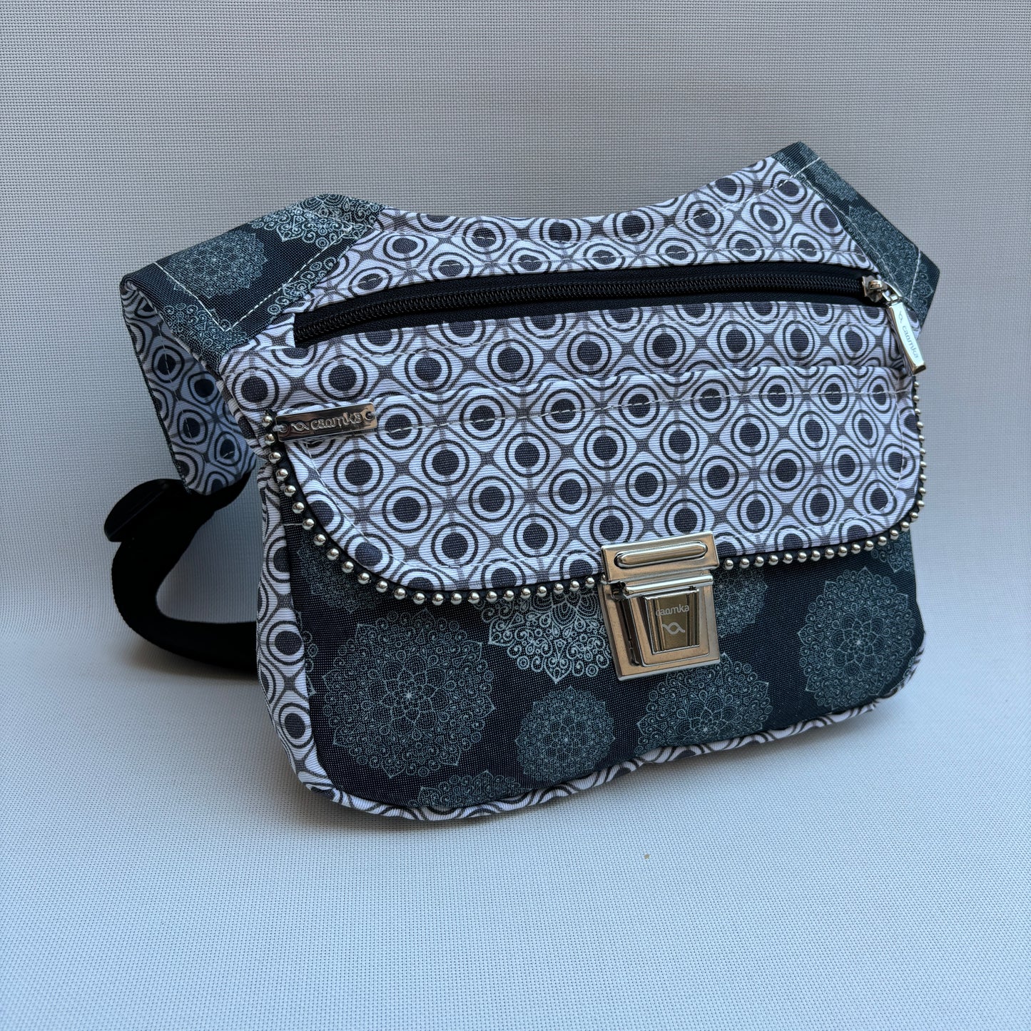 Special Elegant Mandalas + Bolsillo trasero · Impermeable · Pieza Única Núm. 16095