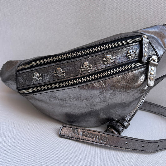 Premium Metal Silver Retro Chic Skulls · Piel / Cuero · Pieza Exclusiva Núm. 15139