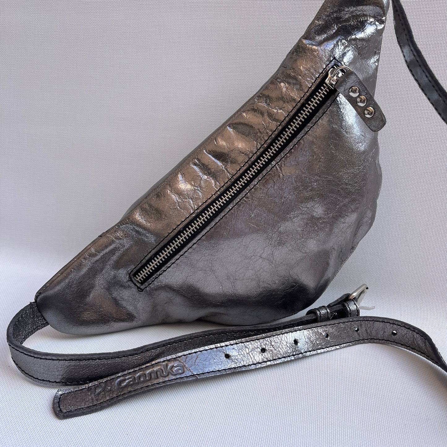 Premium Metal Silver Retro Chic Skulls · Piel / Cuero · Pieza Exclusiva Núm. 15139