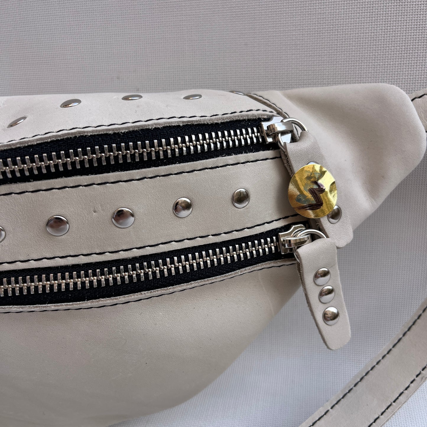 Premium Retro Chic · Piel - Cuero · Pieza Exclusiva Núm. 15138