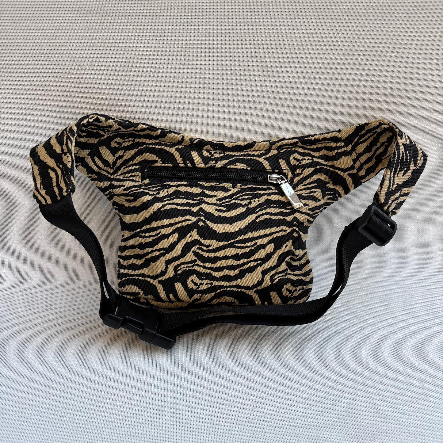 Riñonera Mini "Elegant Luxury" + Bolsillo trasero extra · Pieza Única Núm. 18542