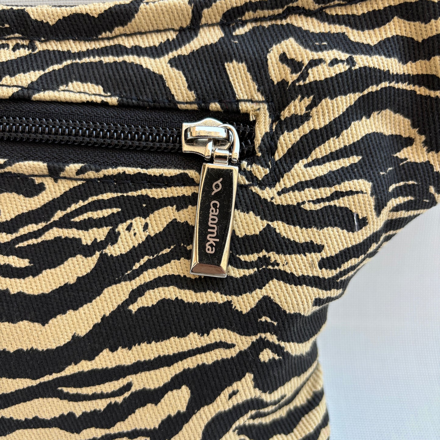 Riñonera Mini "Elegant Luxury" + Bolsillo trasero extra · Pieza Única Núm. 18542