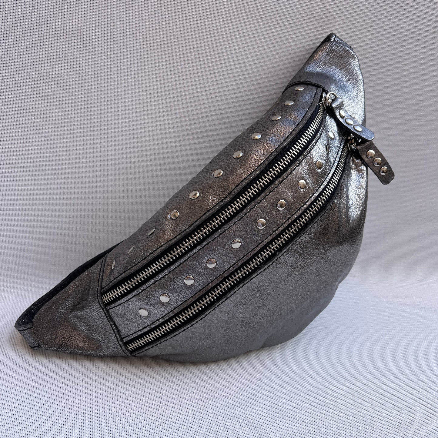 Premium Metal Silver Retro Chic · Piel / Cuero · Pieza Exclusiva Núm. 15137