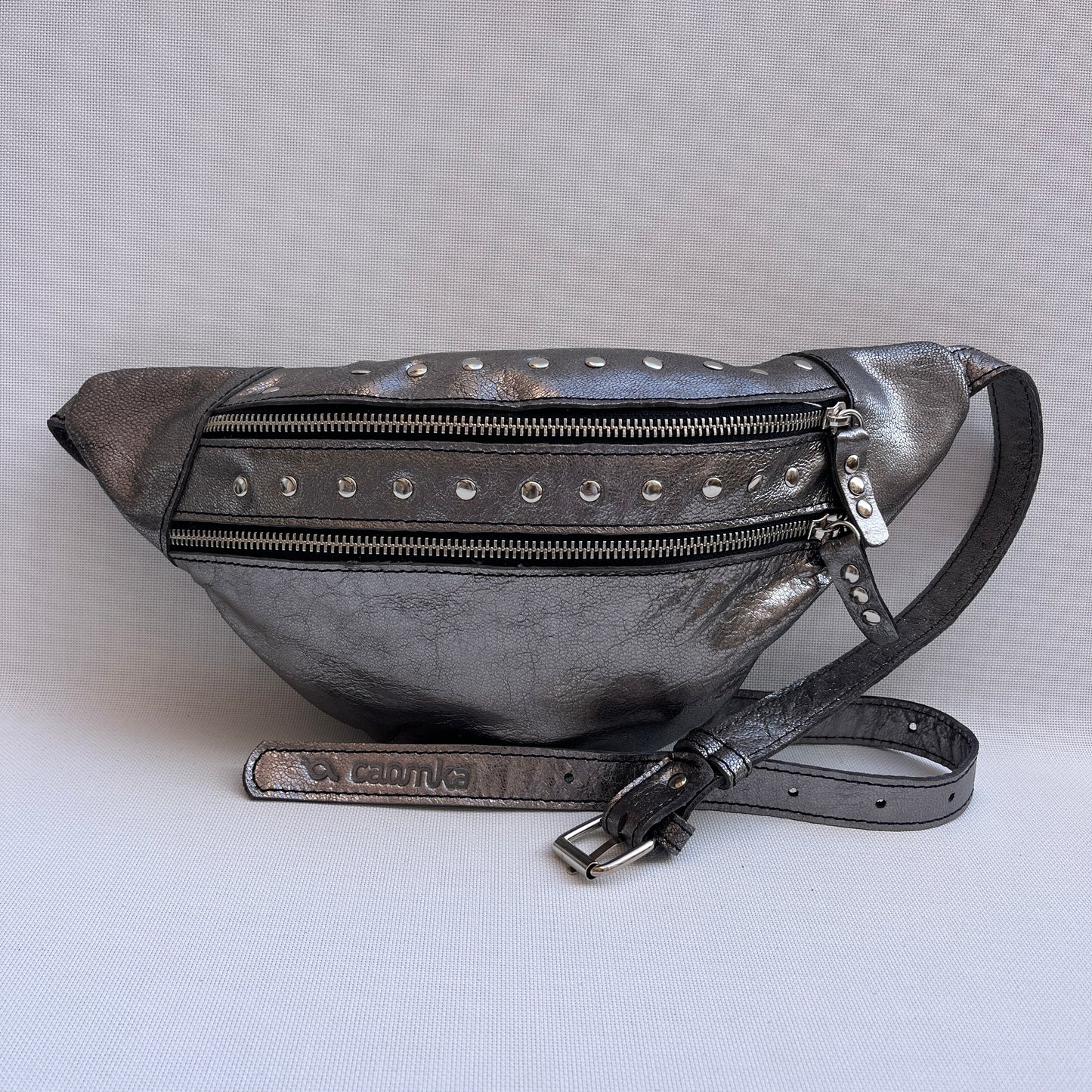 Premium Metal Silver Retro Chic · Piel / Cuero · Pieza Exclusiva Núm. 15137