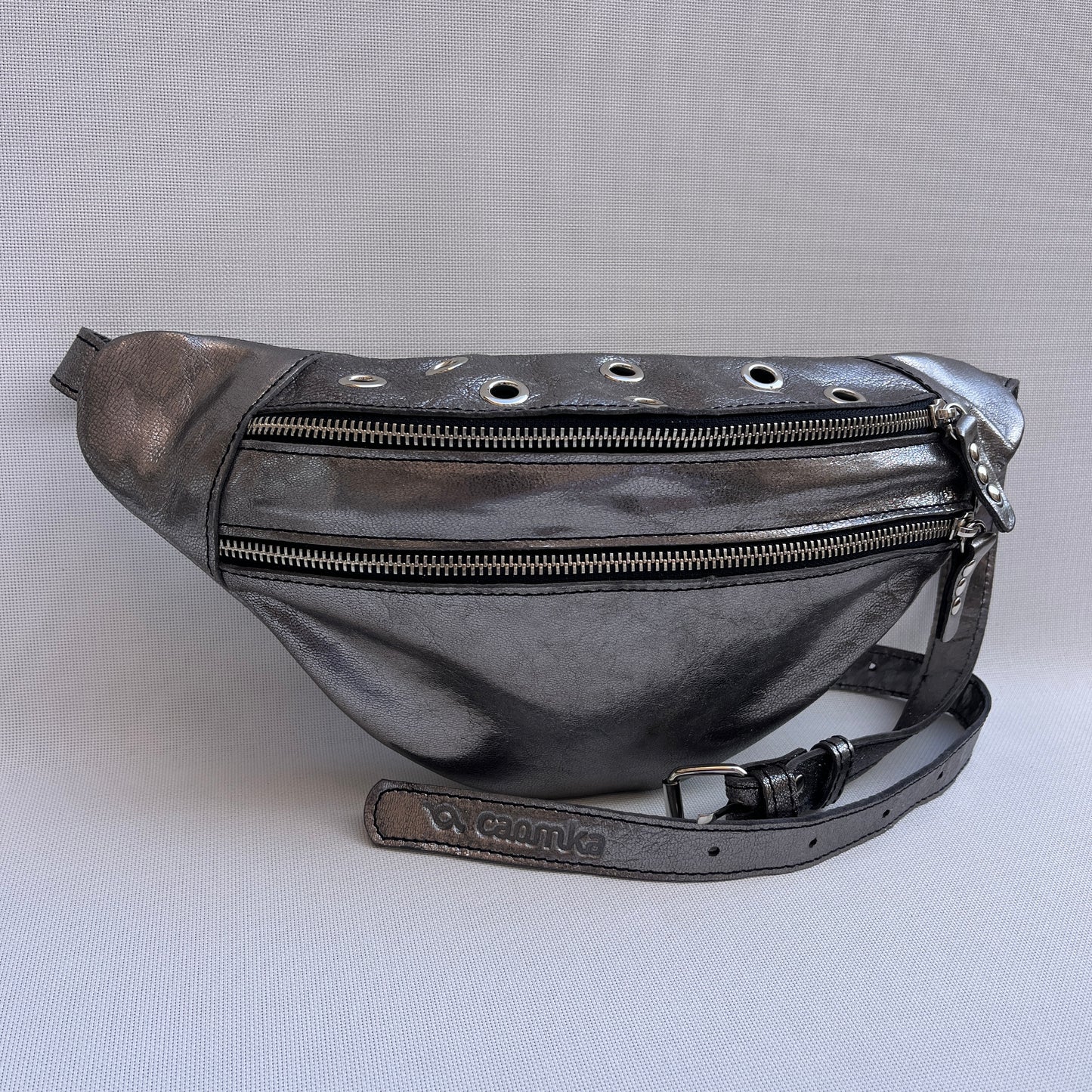 Premium Metal Silver Retro Chic · Piel / Cuero · Pieza Exclusiva Núm. 15134